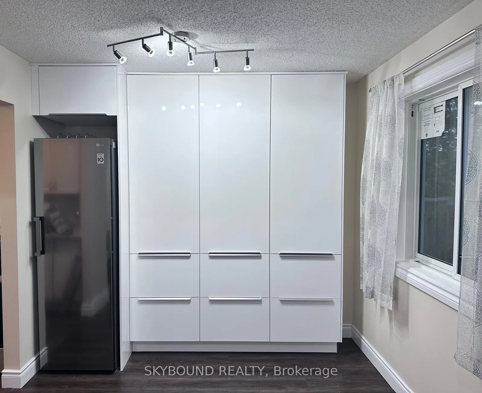 Photo 9 of Unit 7, 360 Cornridge Place, Waterloo, Upper Beechwood — HOMEH
