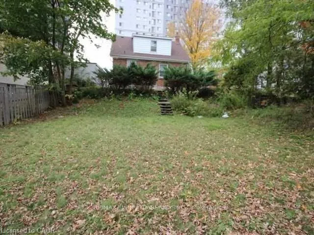 Photo 3 of 342 King St N Street N, Waterloo, Lakeshore Village — HOMEH
