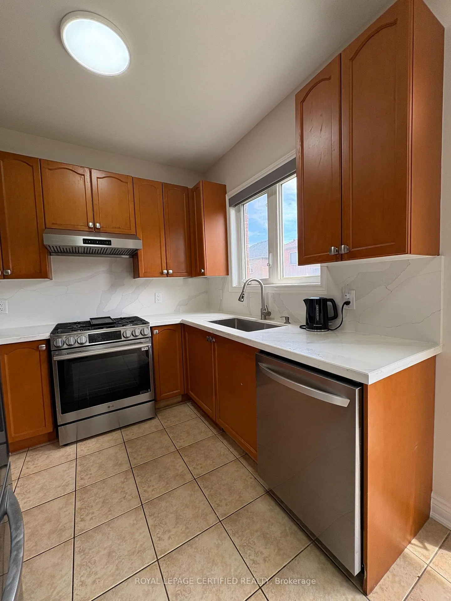 Photo 11 of 39 Blazing Star Drive, Brampton, Sandringham-Wellington — HOMEH