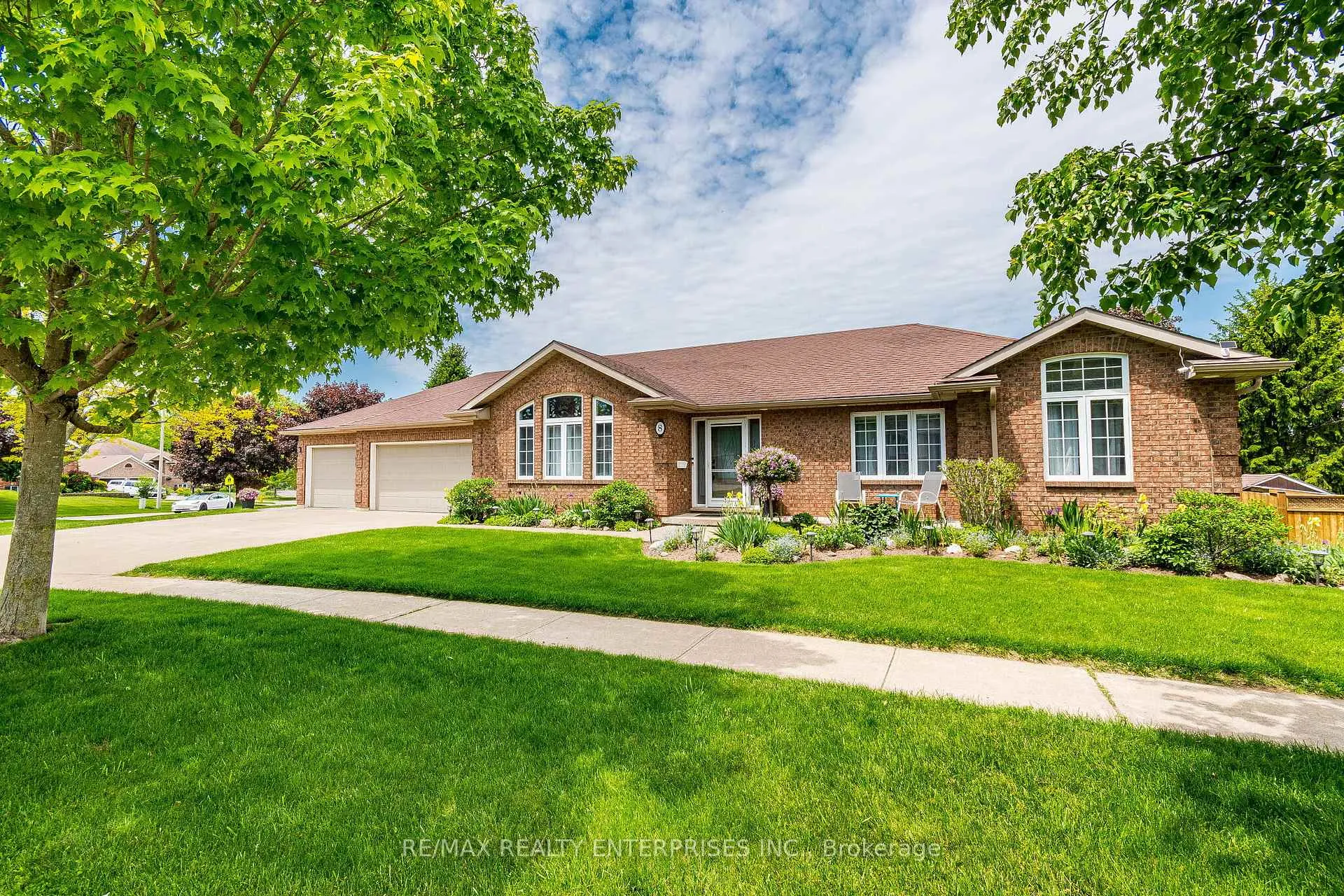 Photo 1 of 8 Cherry Ridge Boulevard, Pelham, Fenwick — HOMEH