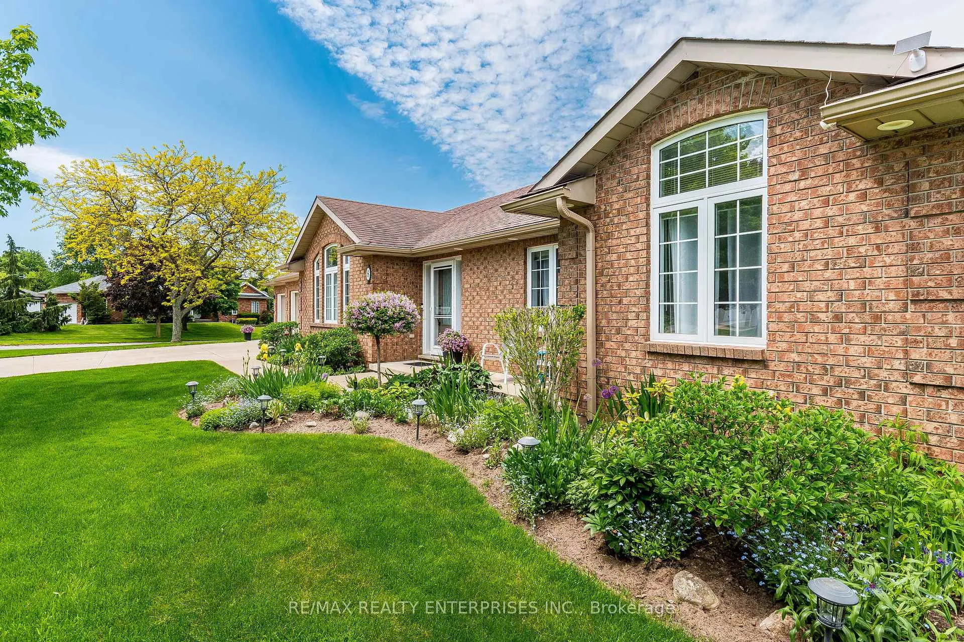Photo 2 of 8 Cherry Ridge Boulevard, Pelham, Fenwick — HOMEH