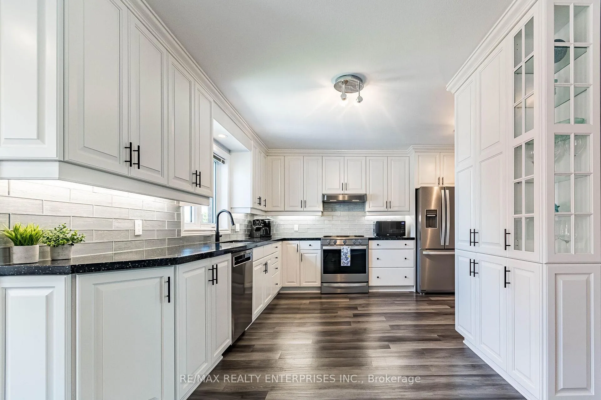 Photo 13 of 8 Cherry Ridge Boulevard, Pelham, Fenwick — HOMEH