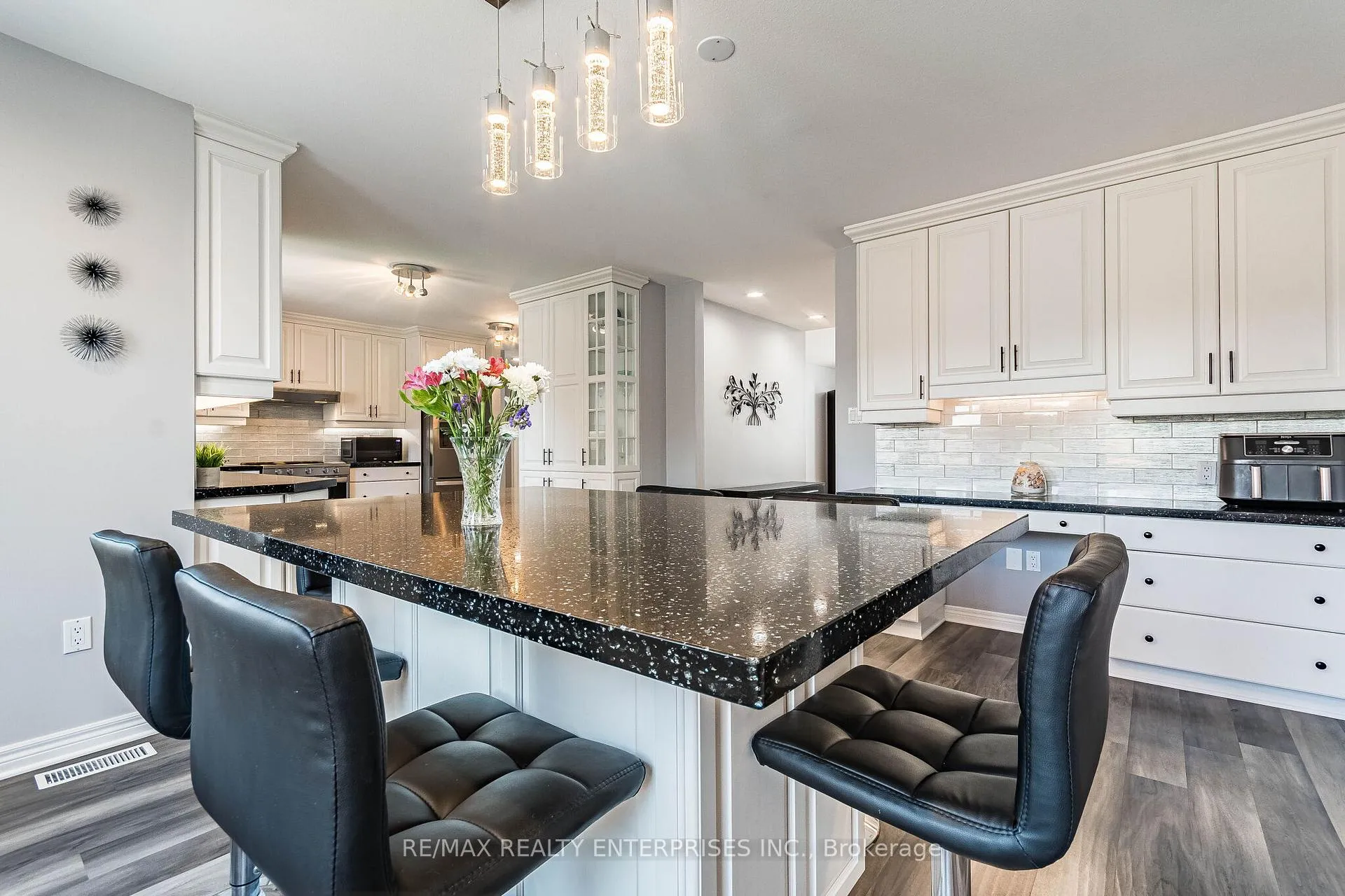 Photo 15 of 8 Cherry Ridge Boulevard, Pelham, Fenwick — HOMEH