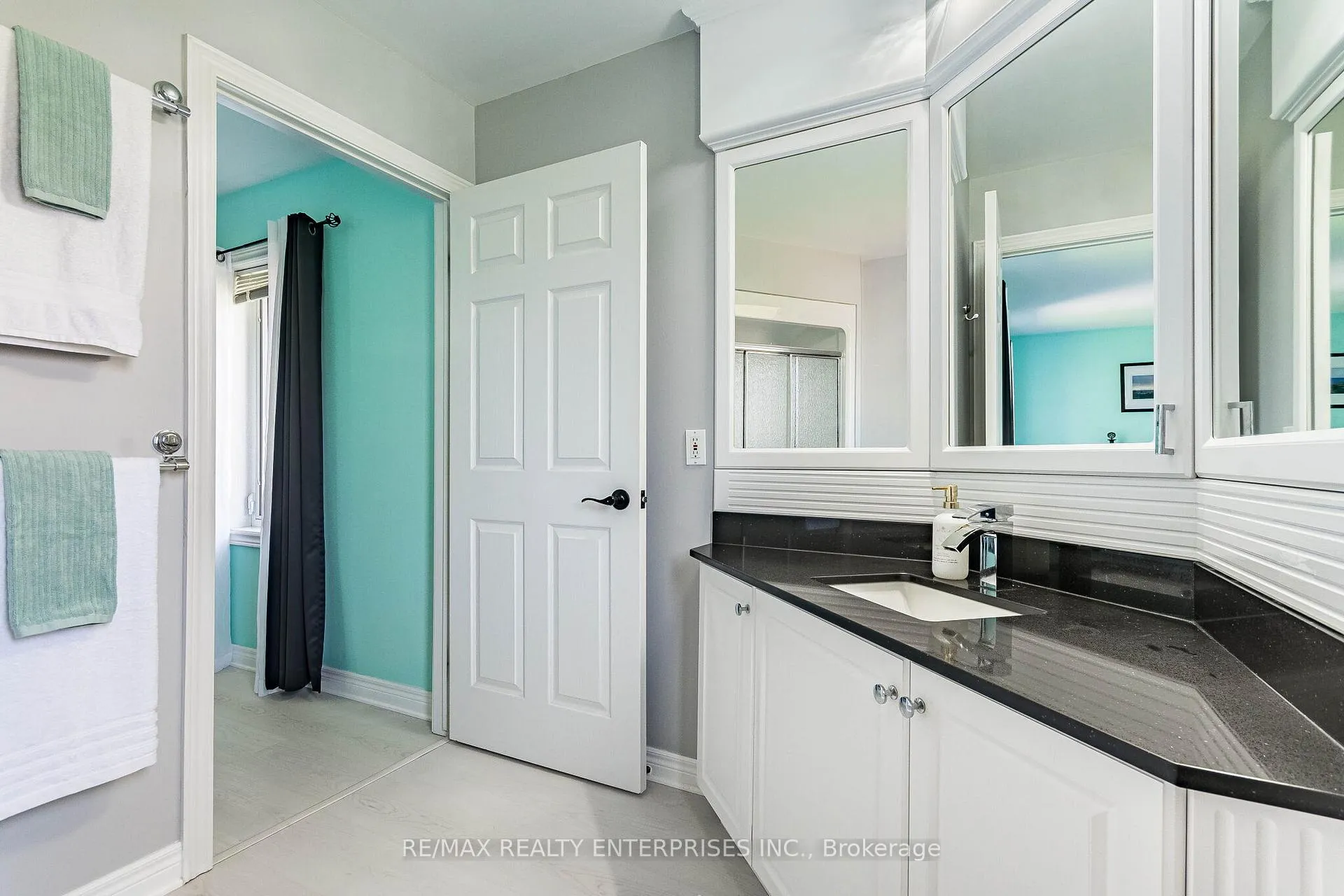 Photo 19 of 8 Cherry Ridge Boulevard, Pelham, Fenwick — HOMEH