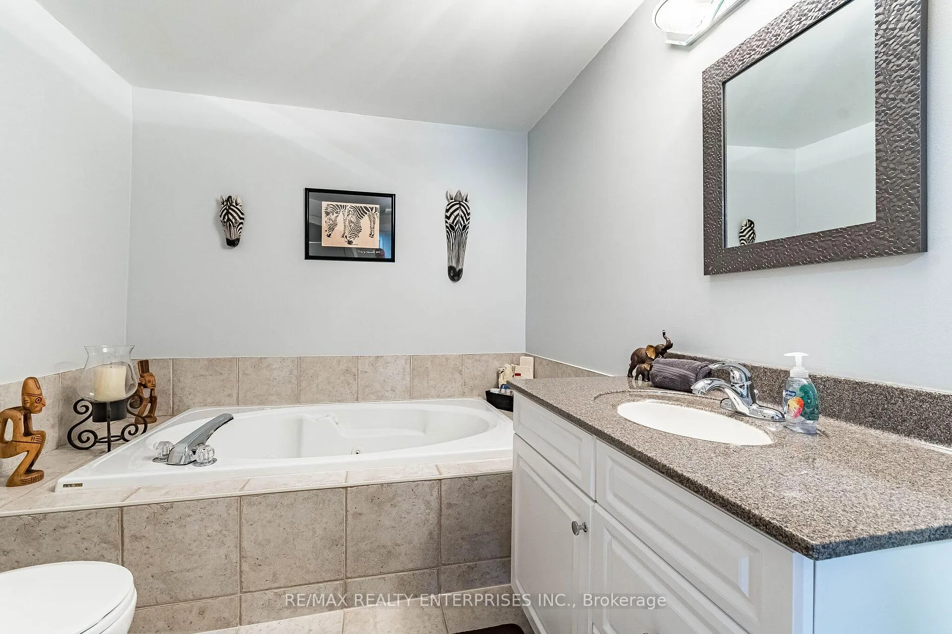 Photo 32 of 8 Cherry Ridge Boulevard, Pelham, Fenwick — HOMEH