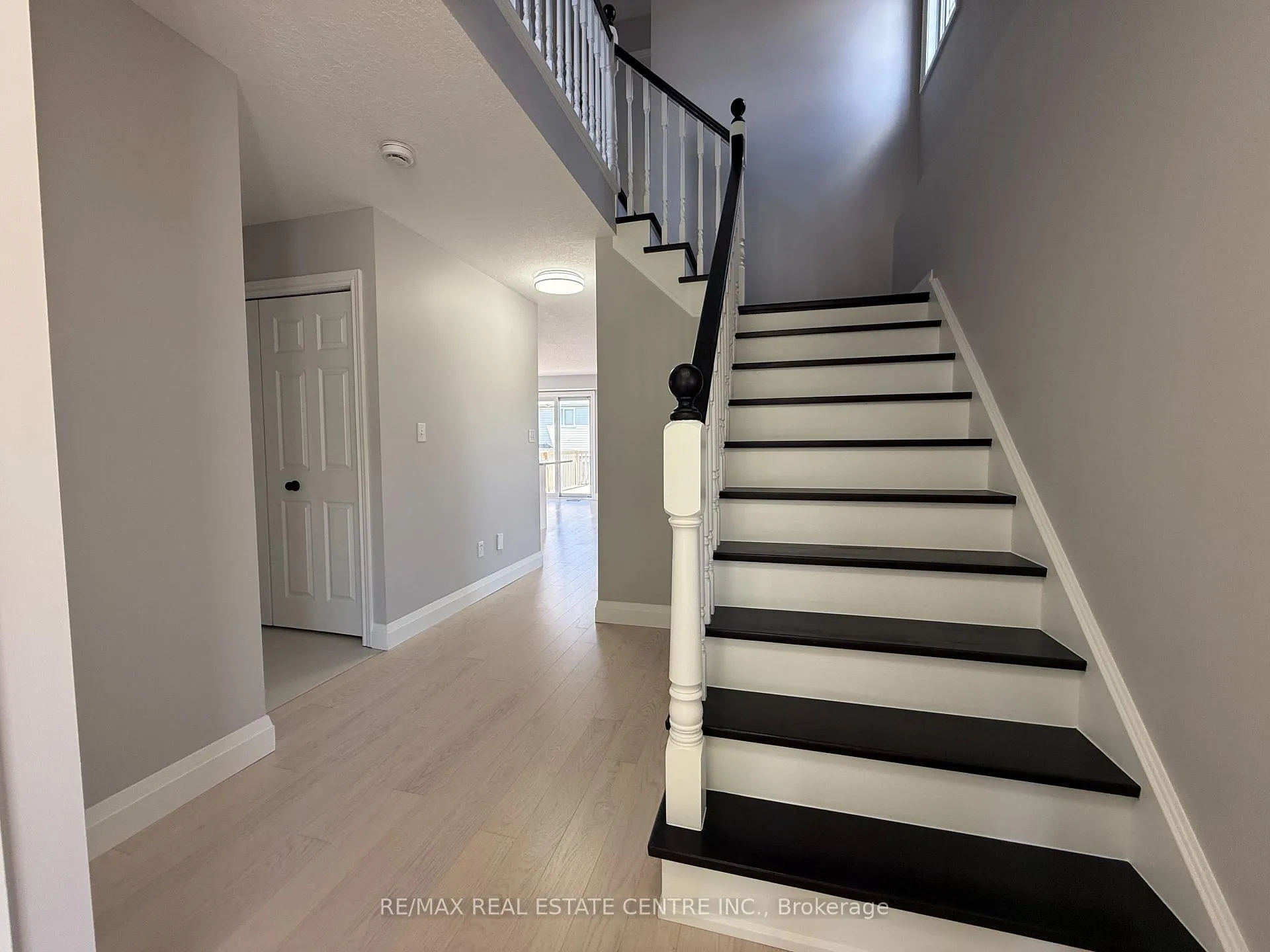 Photo 3 of 125 Flaherty Drive, Guelph, Willow West/Sugarbush/West Acres — HOMEH