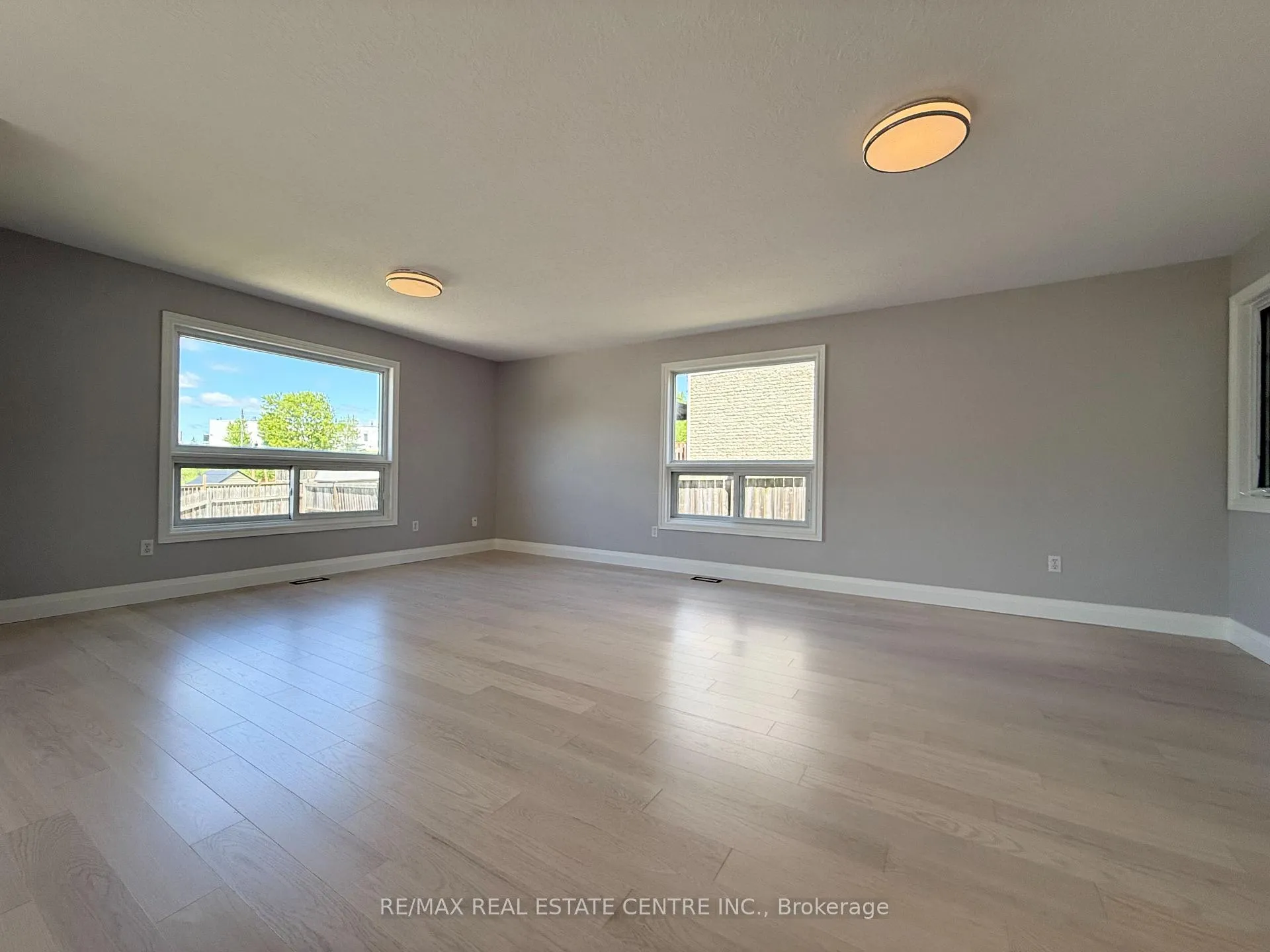 Photo 5 of 125 Flaherty Drive, Guelph, Willow West/Sugarbush/West Acres — HOMEH