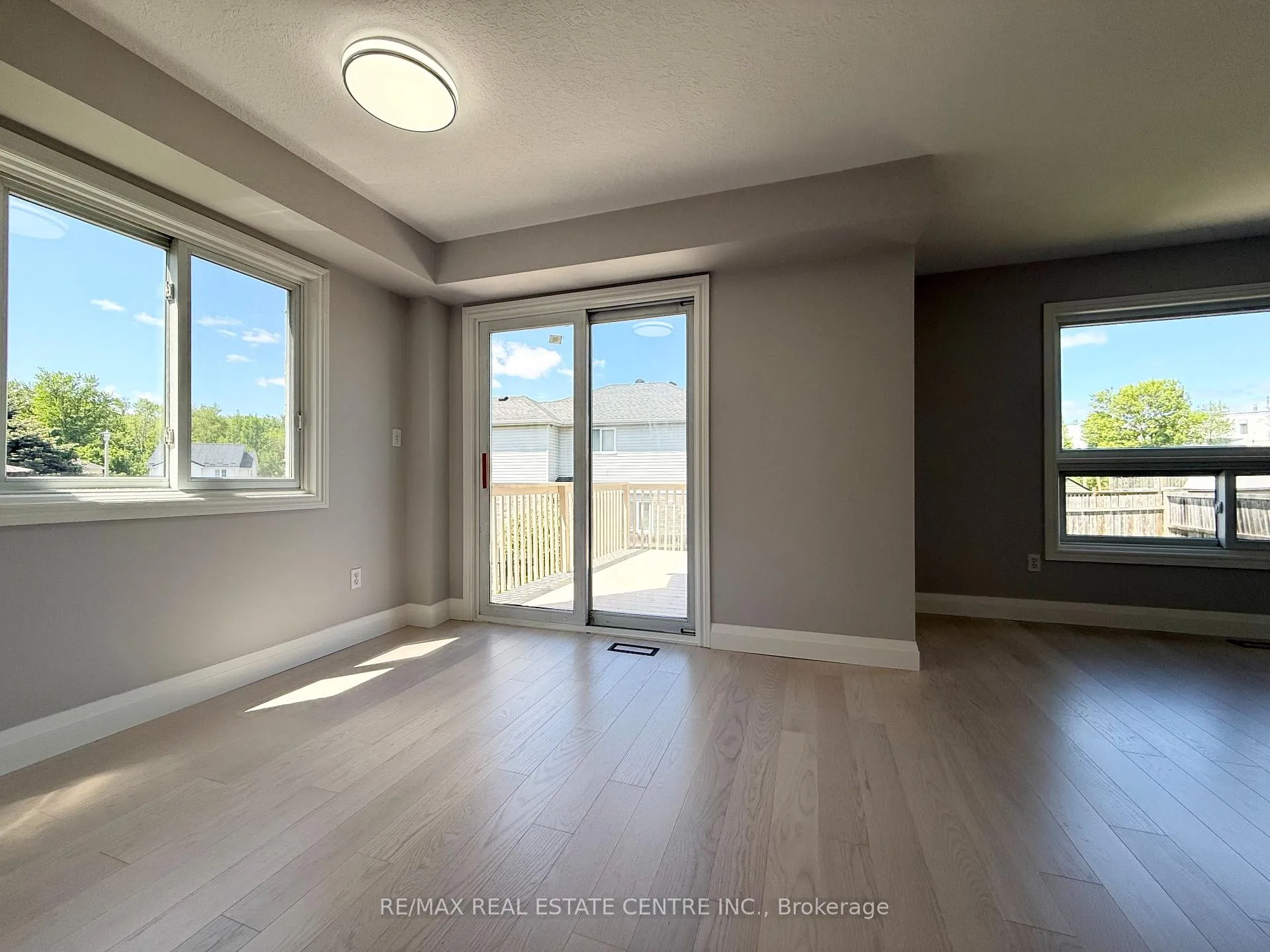 Photo 6 of 125 Flaherty Drive, Guelph, Willow West/Sugarbush/West Acres — HOMEH