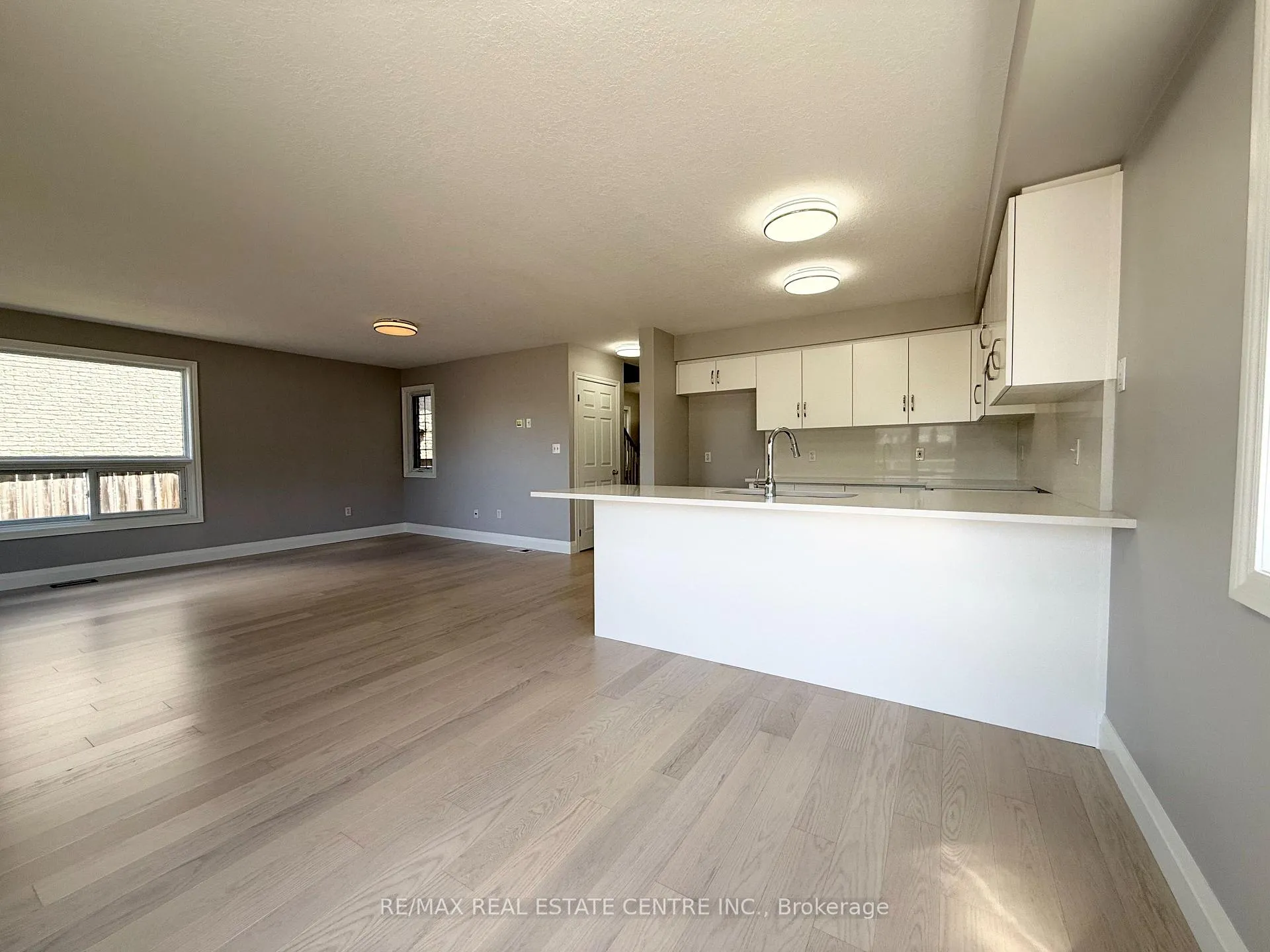Photo 7 of 125 Flaherty Drive, Guelph, Willow West/Sugarbush/West Acres — HOMEH
