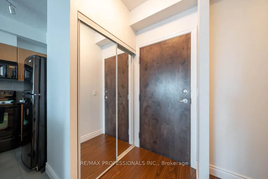 Photo 4 of Unit 3208, 16 Yonge Street, Toronto, Waterfront Communities — HOMEH