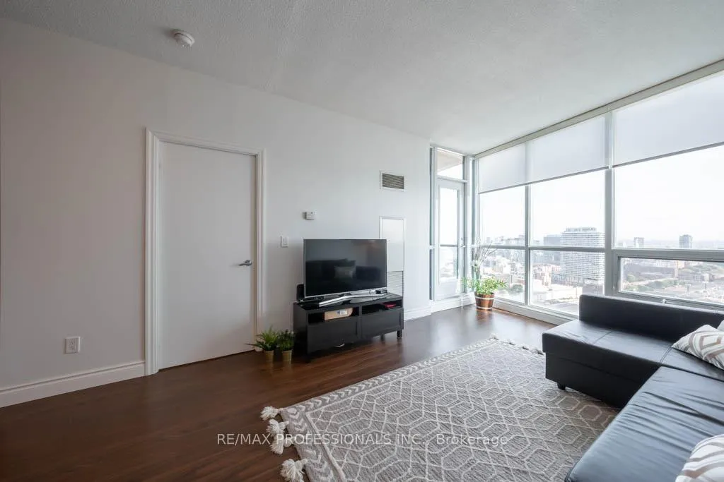 Photo 15 of Unit 3208, 16 Yonge Street, Toronto, Waterfront Communities — HOMEH