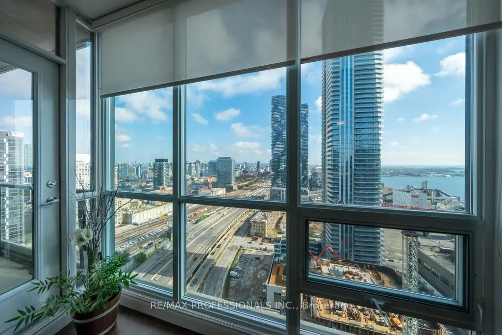 Photo 18 of Unit 3208, 16 Yonge Street, Toronto, Waterfront Communities — HOMEH