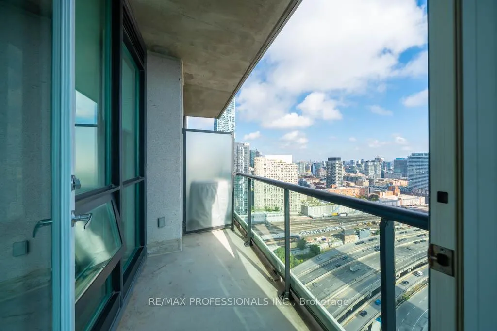 Photo 19 of Unit 3208, 16 Yonge Street, Toronto, Waterfront Communities — HOMEH