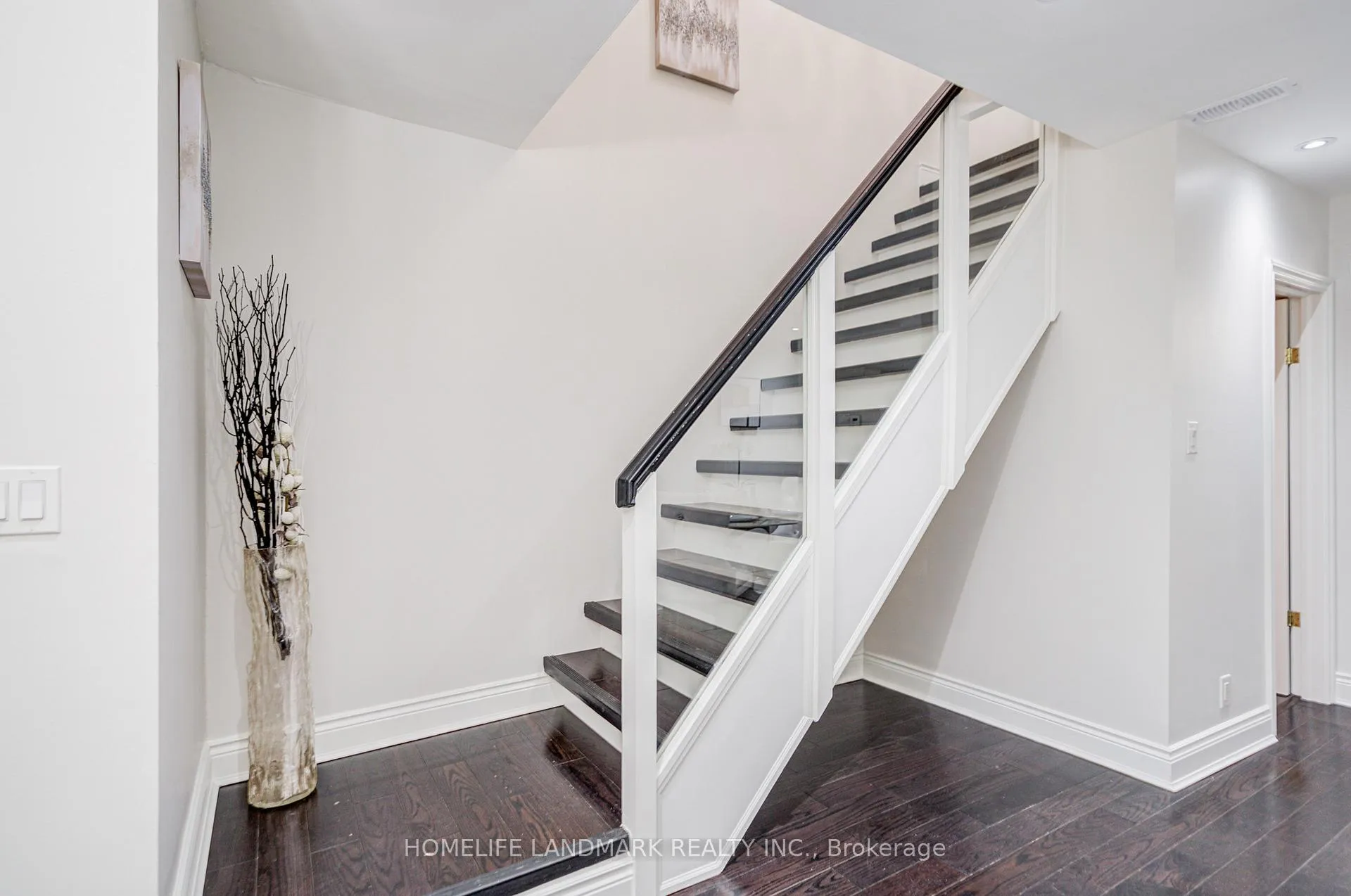 Photo 11 of 237 Ontario Street, Toronto, Moss Park — HOMEH