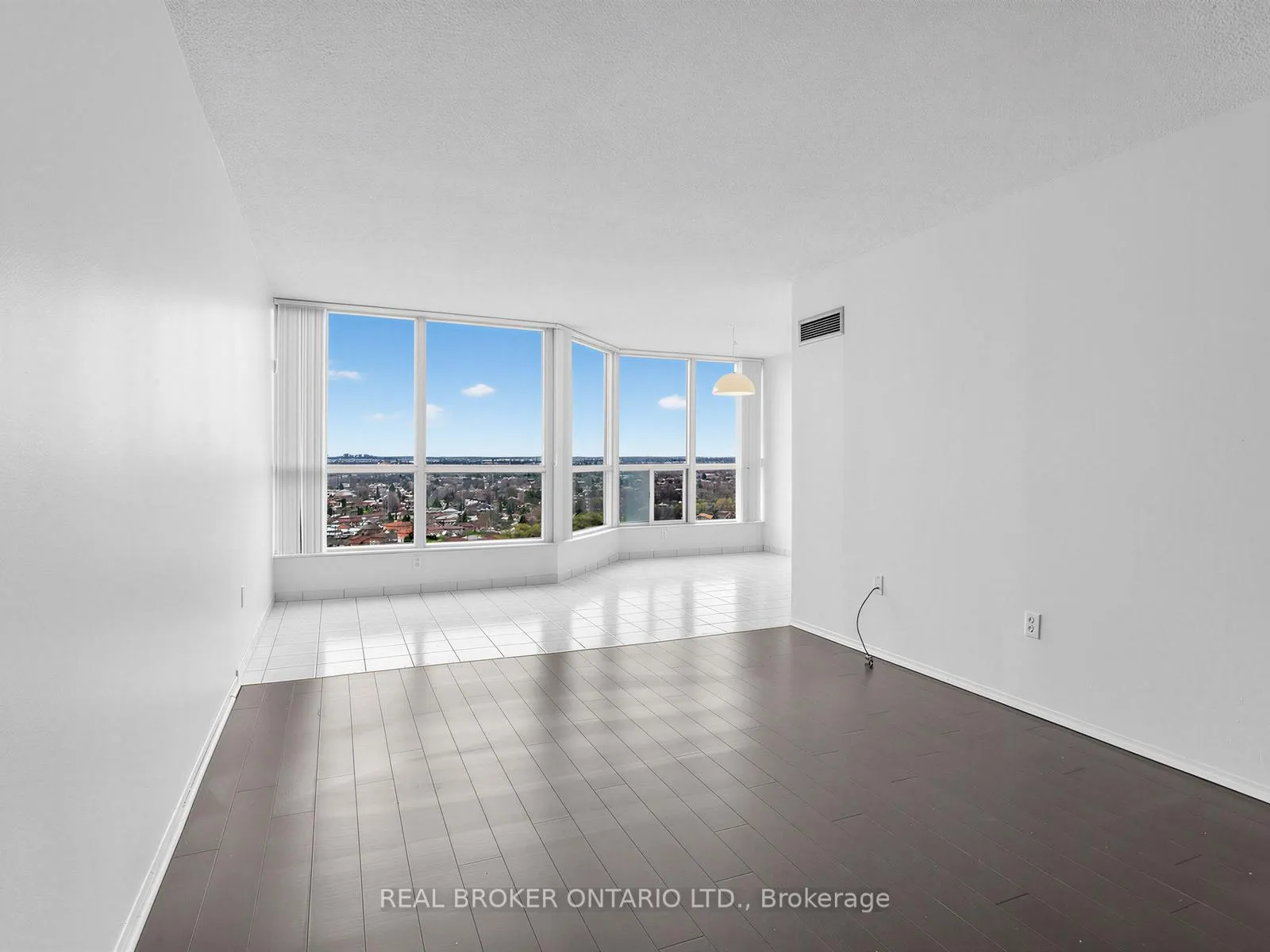 Photo 4 of Unit 2106, 3 Rowntree Road, Etobicoke, Mount Olive-Silverstone-Jamestown — HOMEH