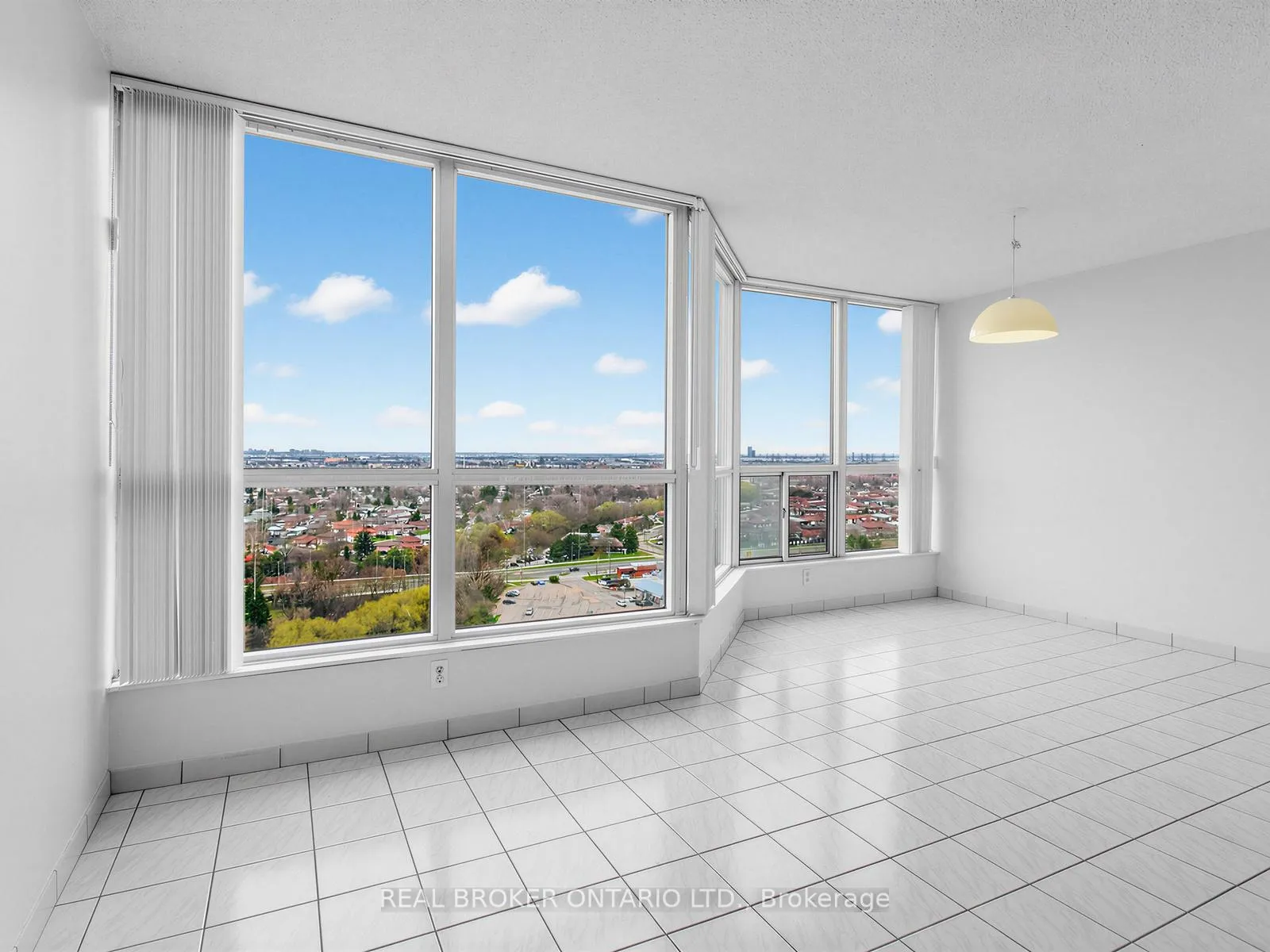 Photo 6 of Unit 2106, 3 Rowntree Road, Etobicoke, Mount Olive-Silverstone-Jamestown — HOMEH