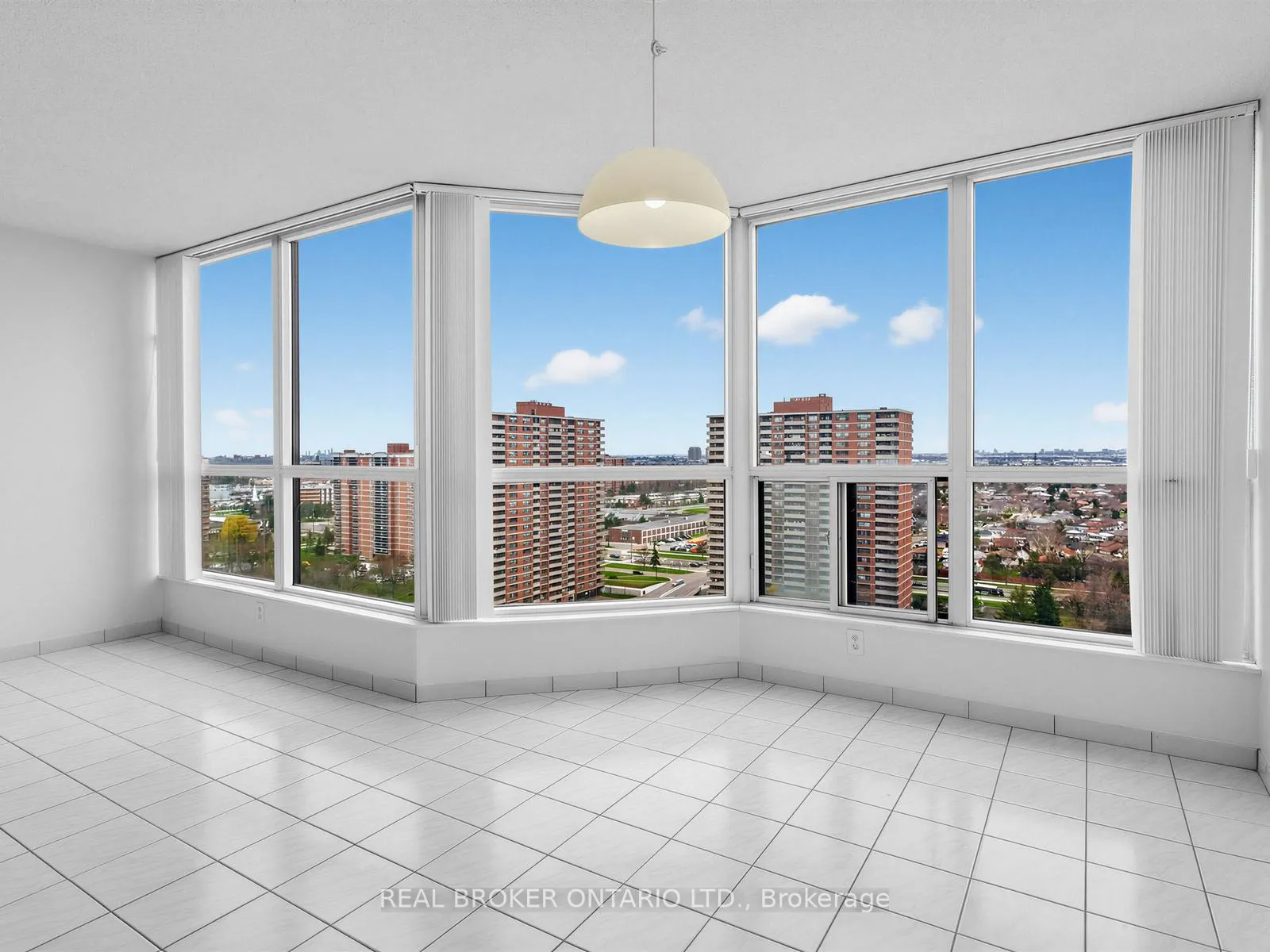 Photo 8 of Unit 2106, 3 Rowntree Road, Etobicoke, Mount Olive-Silverstone-Jamestown — HOMEH