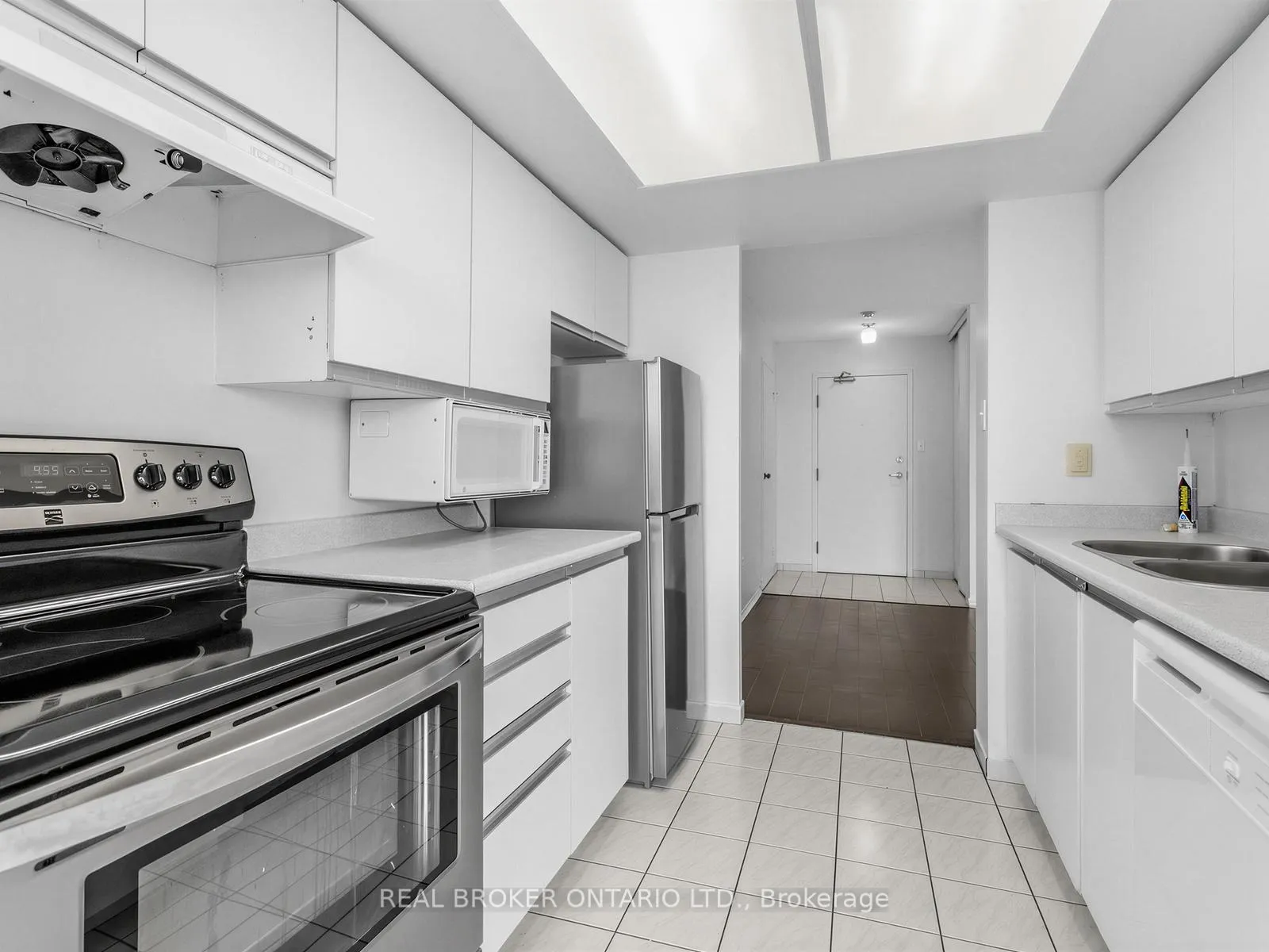 Photo 9 of Unit 2106, 3 Rowntree Road, Etobicoke, Mount Olive-Silverstone-Jamestown — HOMEH