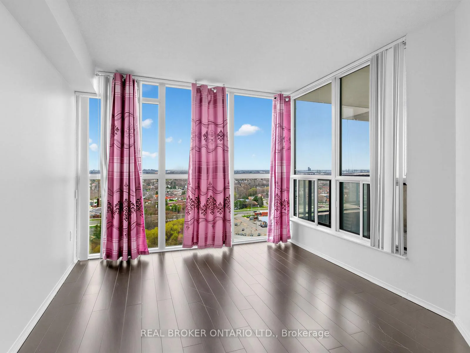Photo 12 of Unit 2106, 3 Rowntree Road, Etobicoke, Mount Olive-Silverstone-Jamestown — HOMEH