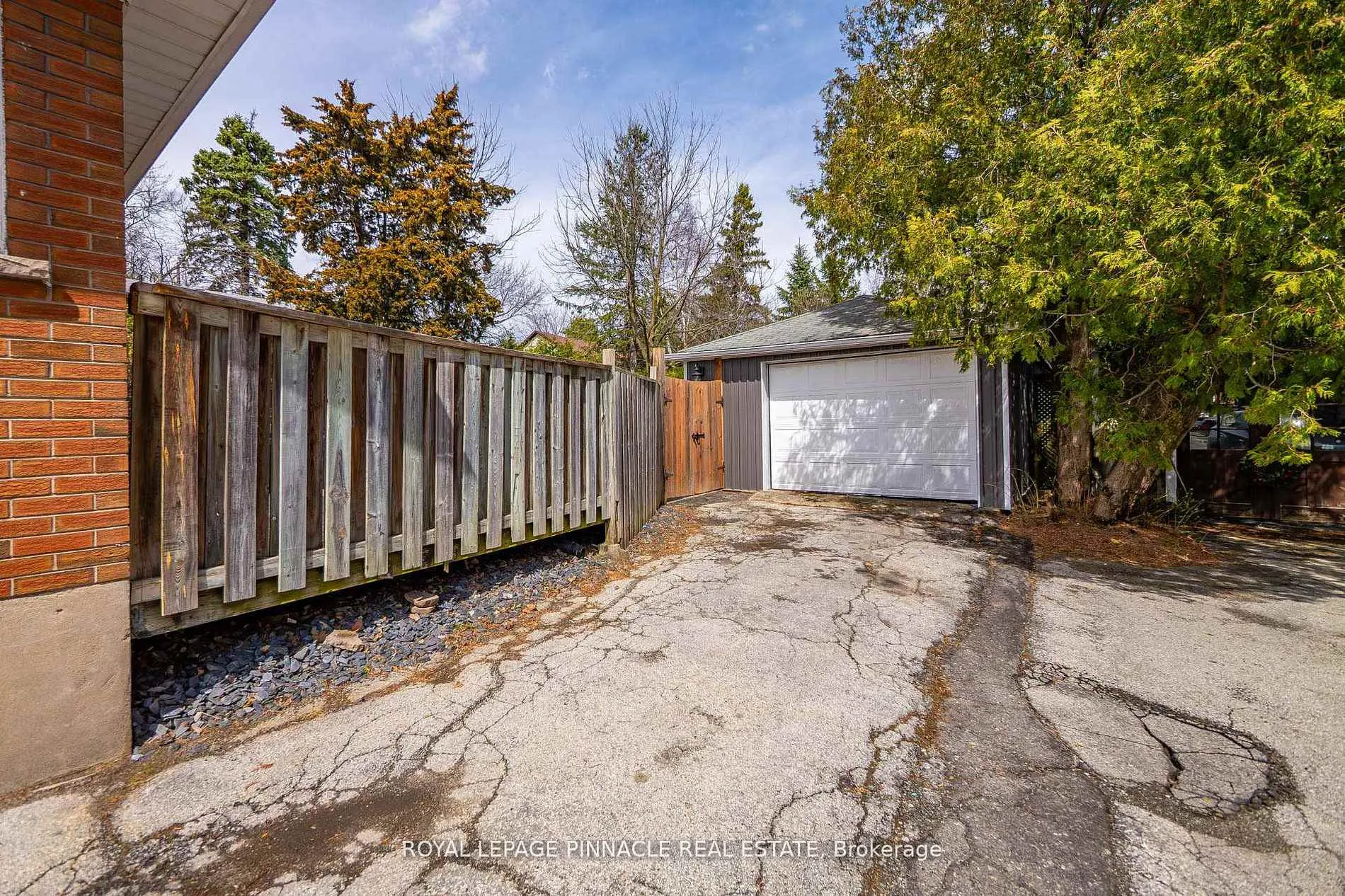 Photo 6 of 45 Main Street N, Milton, Campbellville — HOMEH