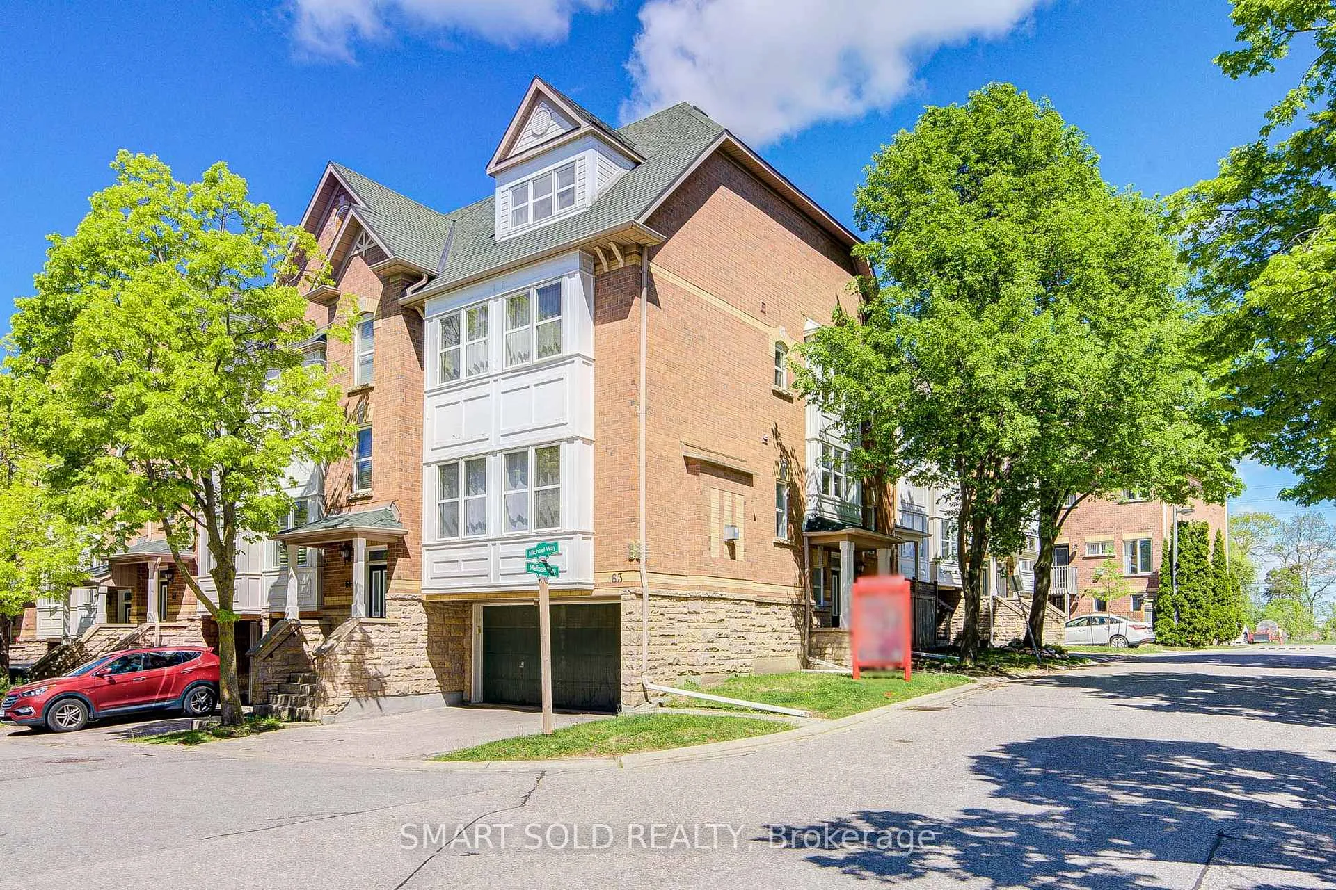 Photo 2 of 63 Michael Way, Markham, Buttonville — HOMEH