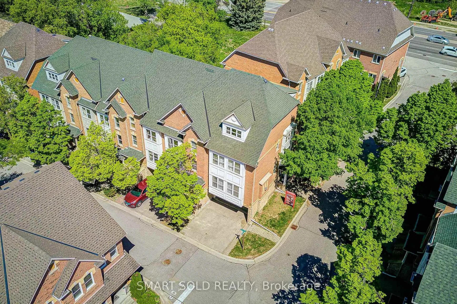 Photo 3 of 63 Michael Way, Markham, Buttonville — HOMEH