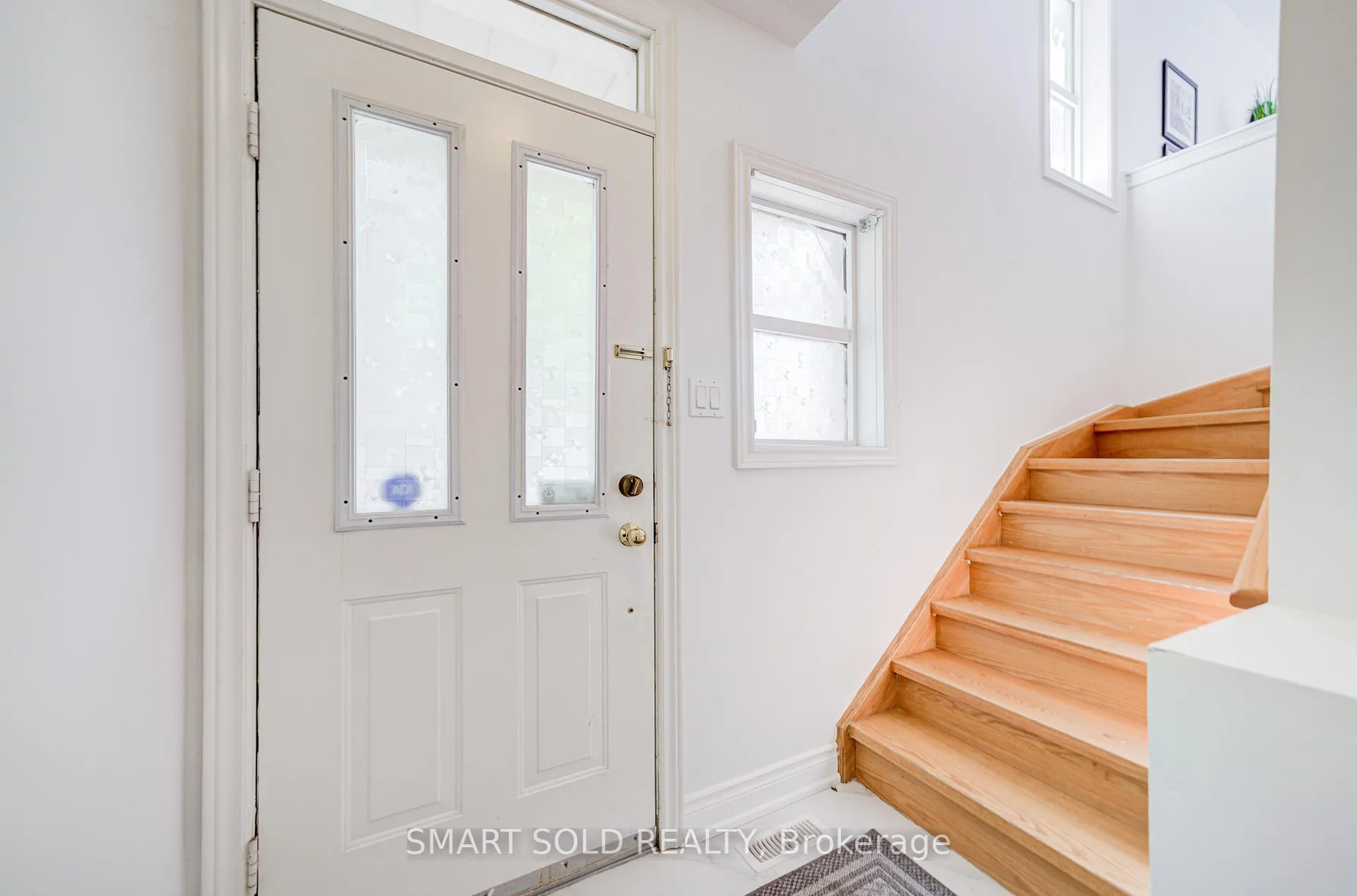 Photo 7 of 63 Michael Way, Markham, Buttonville — HOMEH