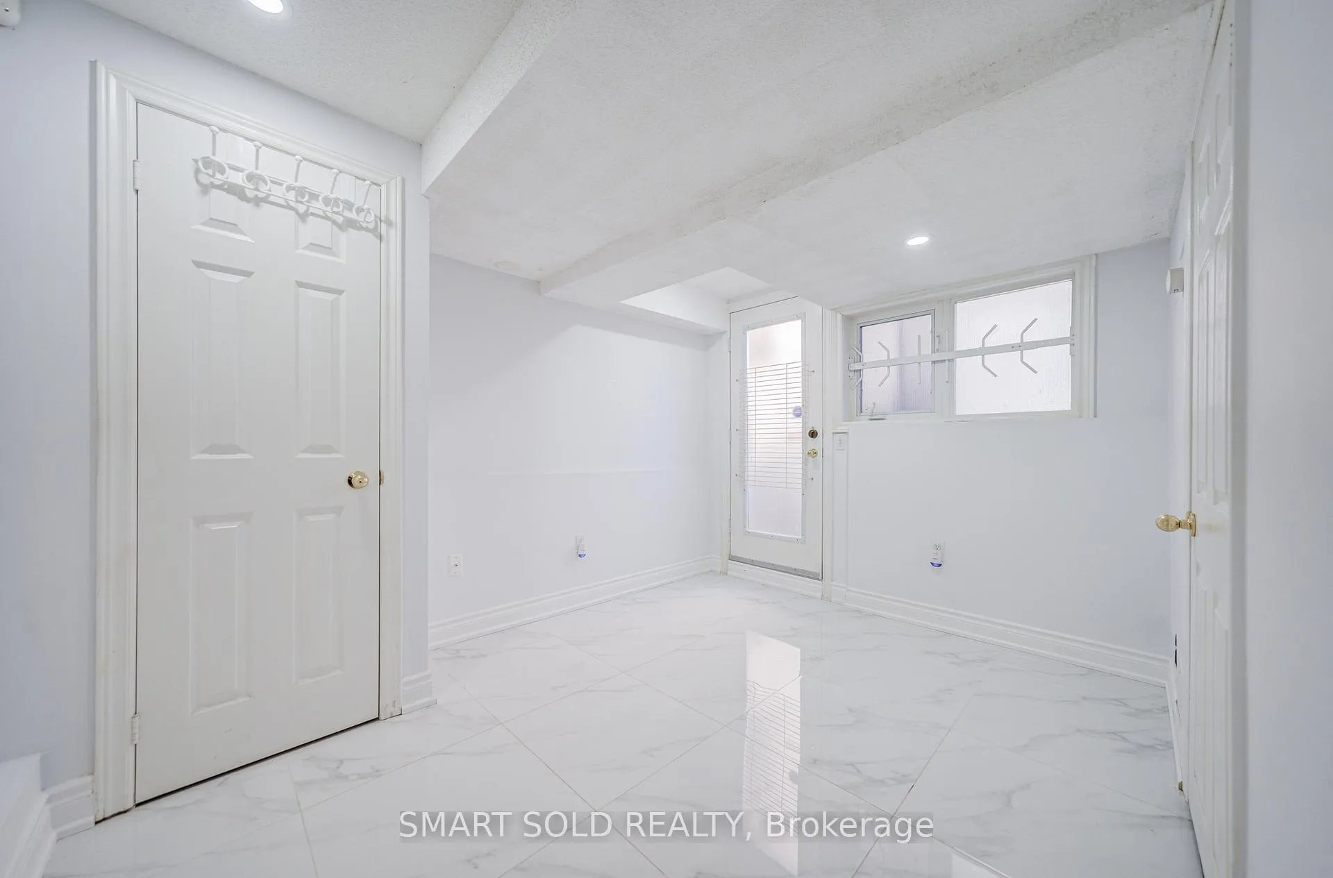 Photo 8 of 63 Michael Way, Markham, Buttonville — HOMEH