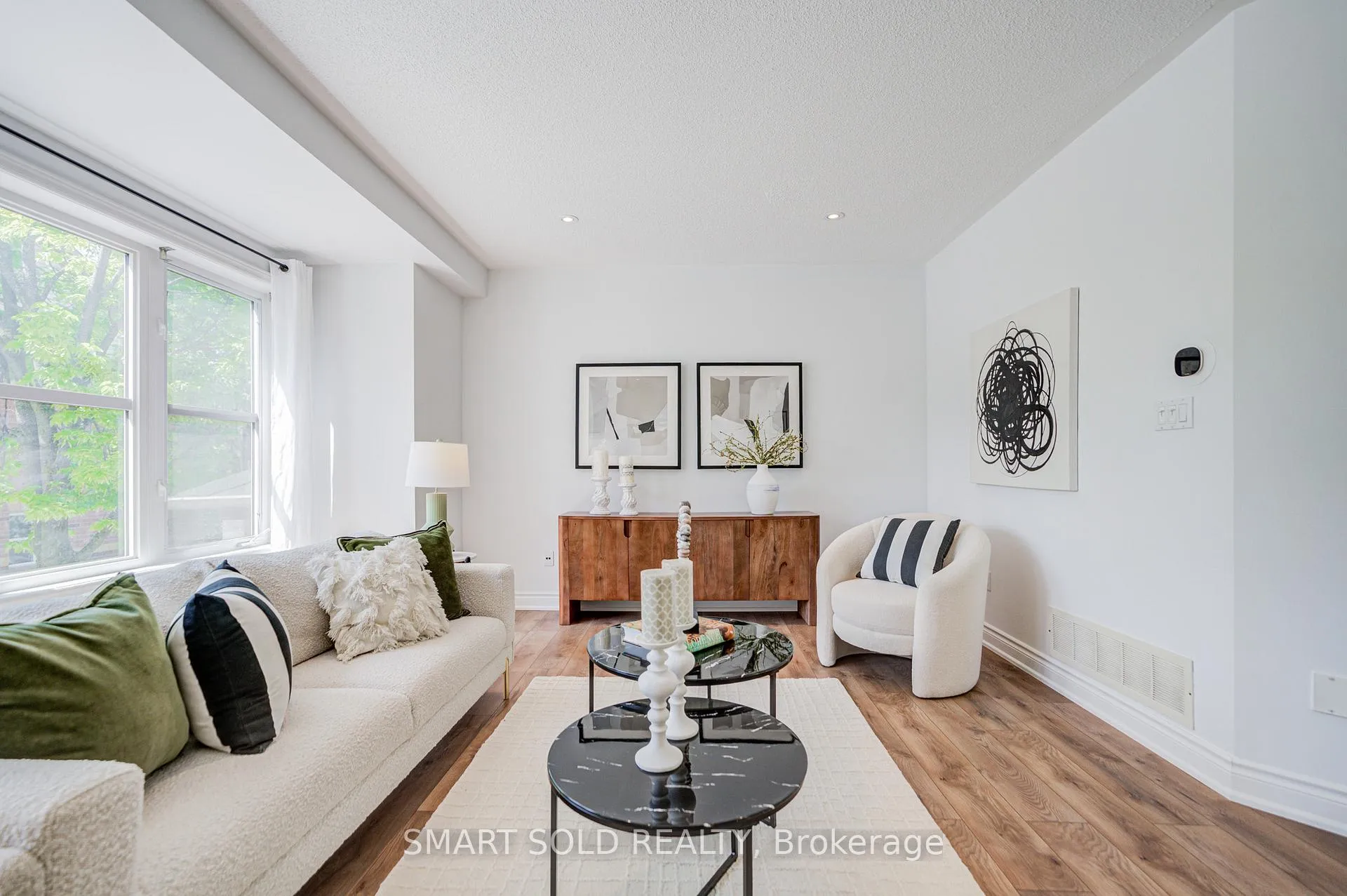 Photo 10 of 63 Michael Way, Markham, Buttonville — HOMEH