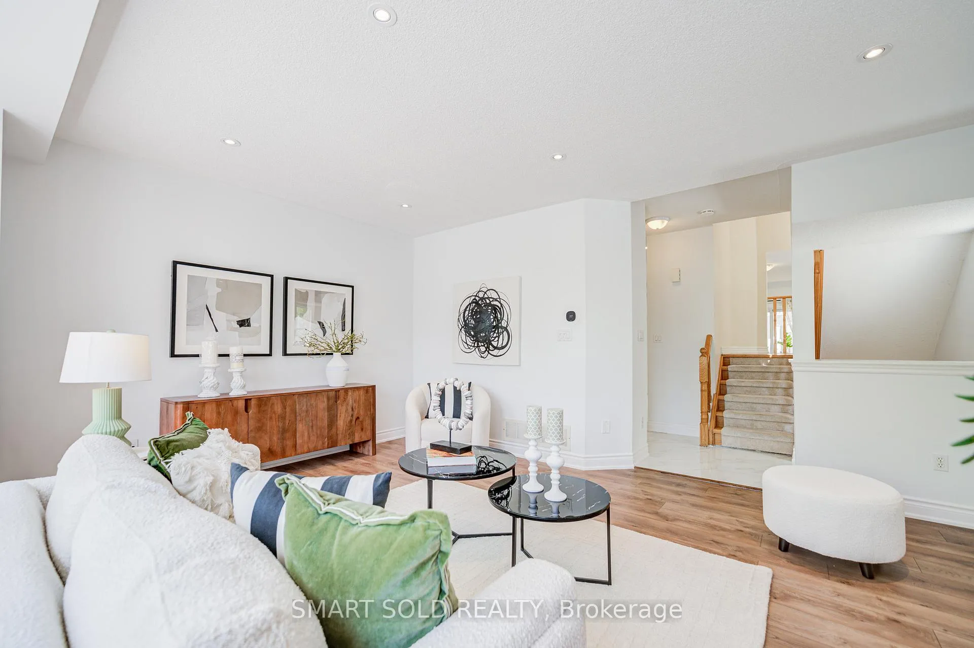 Photo 13 of 63 Michael Way, Markham, Buttonville — HOMEH