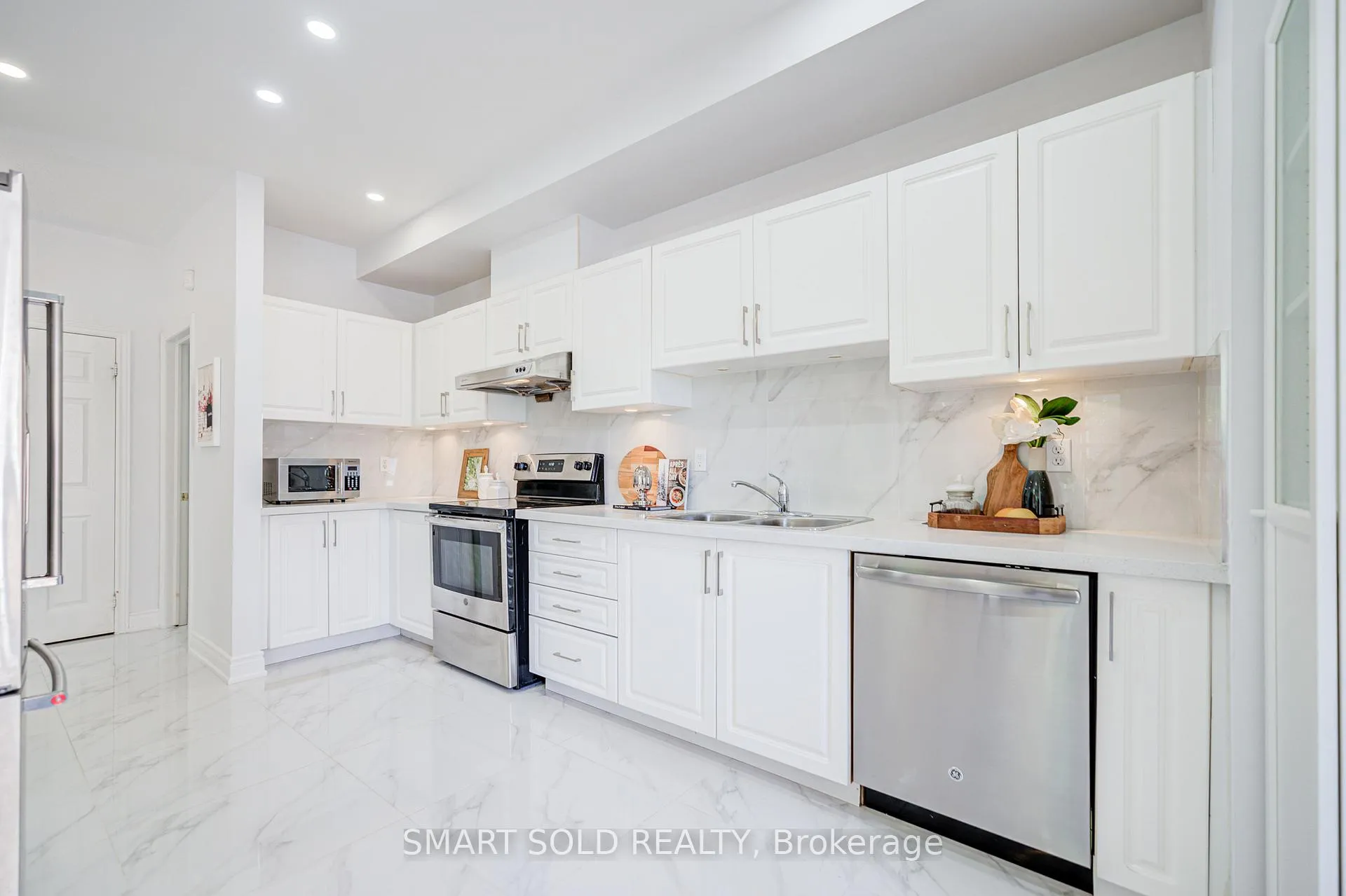Photo 17 of 63 Michael Way, Markham, Buttonville — HOMEH
