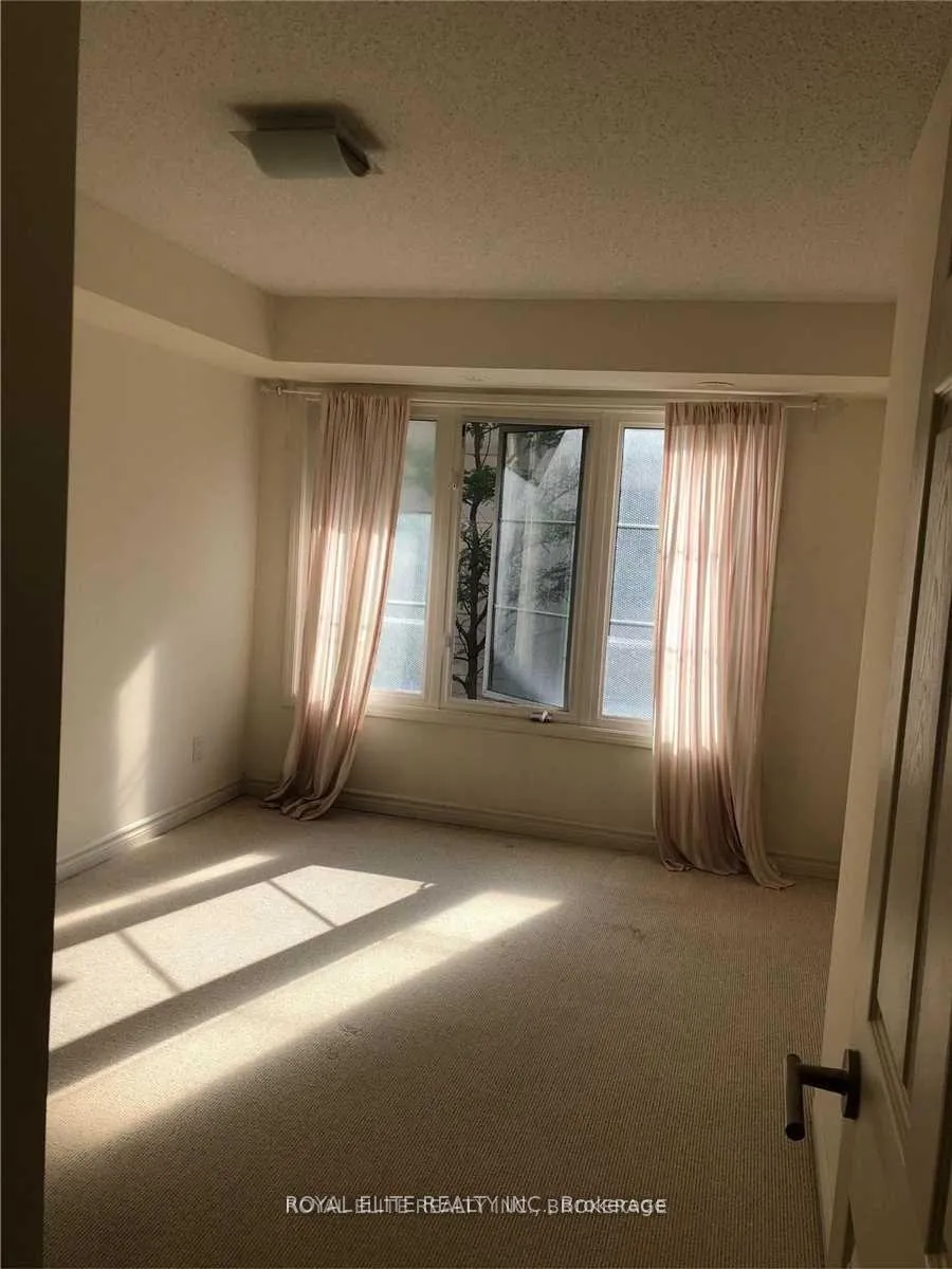 Photo 4 of Unit 42, 7 Brighton Place, Vaughan, Crestwood-Springfarm-Yorkhill — HOMEH