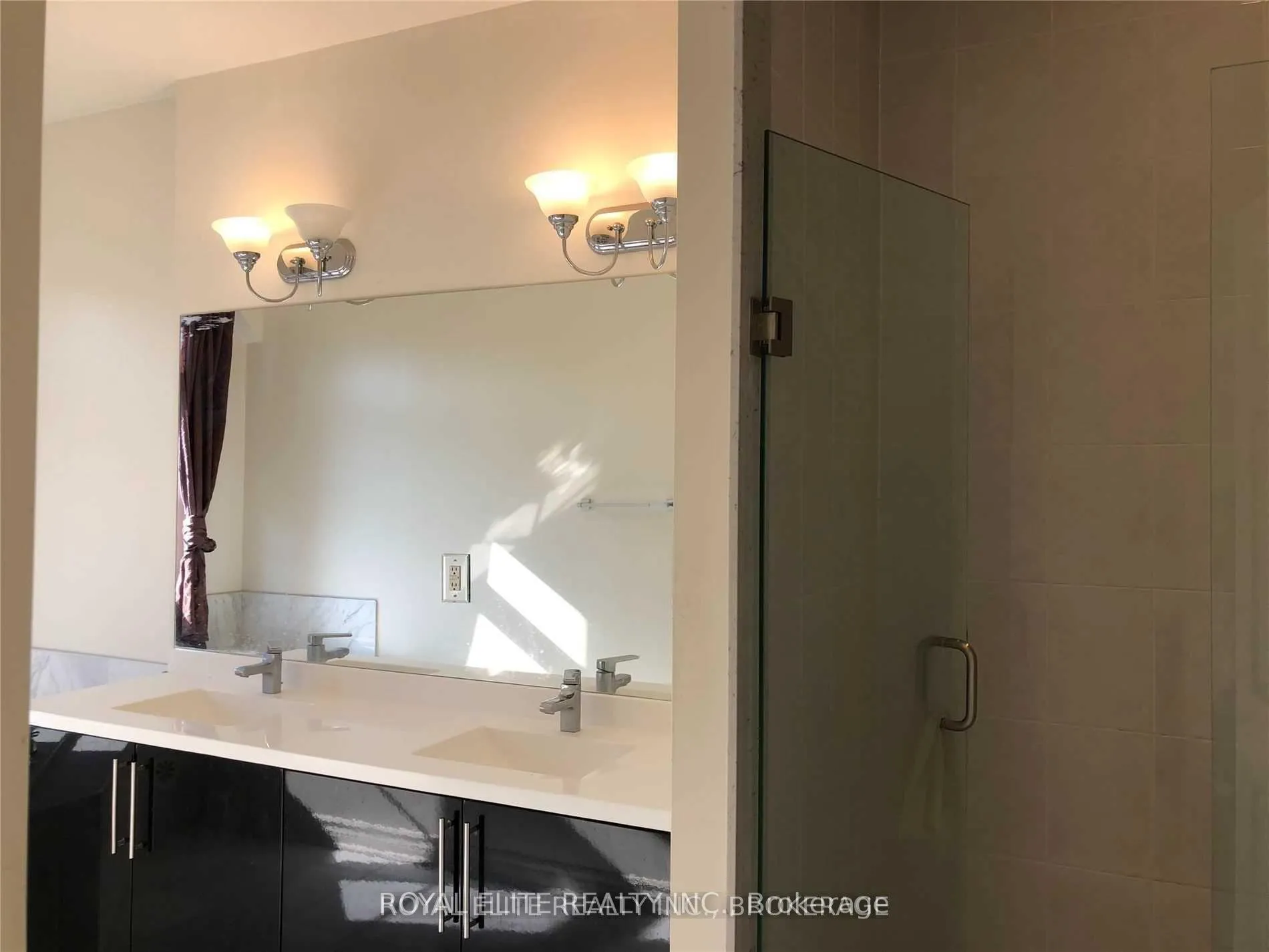 Photo 8 of Unit 42, 7 Brighton Place, Vaughan, Crestwood-Springfarm-Yorkhill — HOMEH