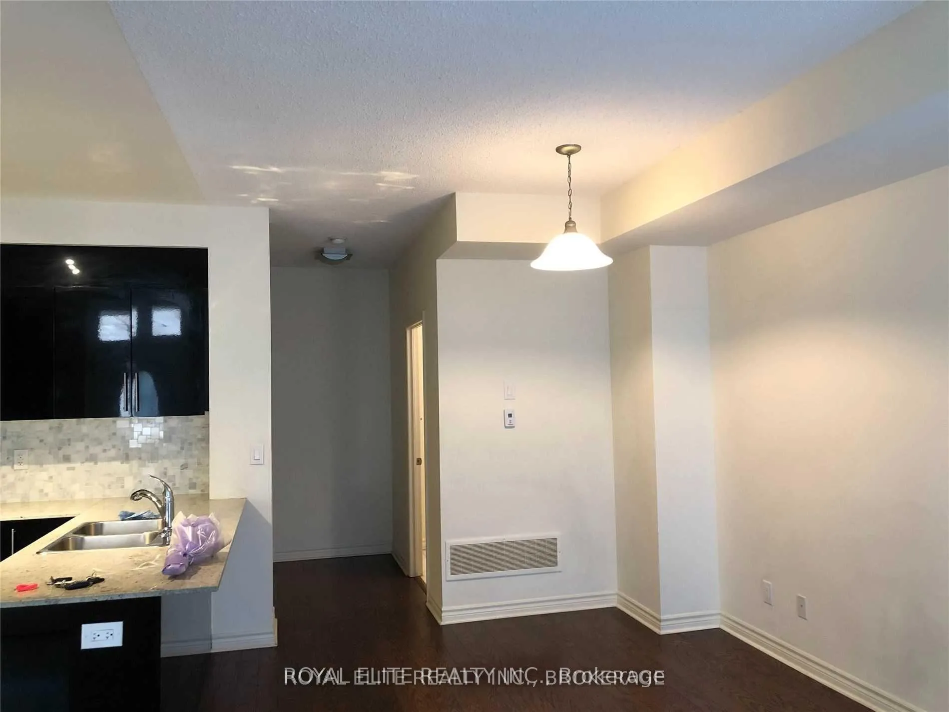 Photo 9 of Unit 42, 7 Brighton Place, Vaughan, Crestwood-Springfarm-Yorkhill — HOMEH