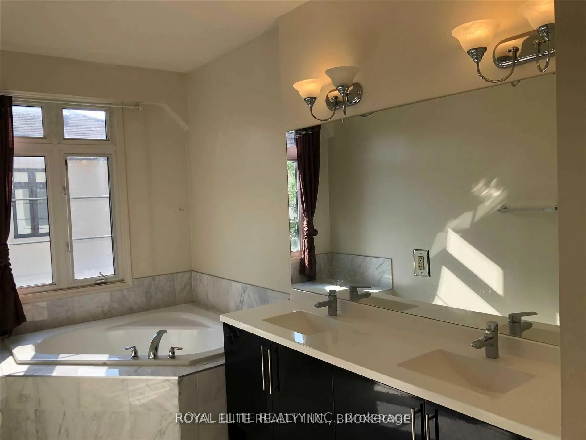 Photo 13 of Unit 42, 7 Brighton Place, Vaughan, Crestwood-Springfarm-Yorkhill — HOMEH