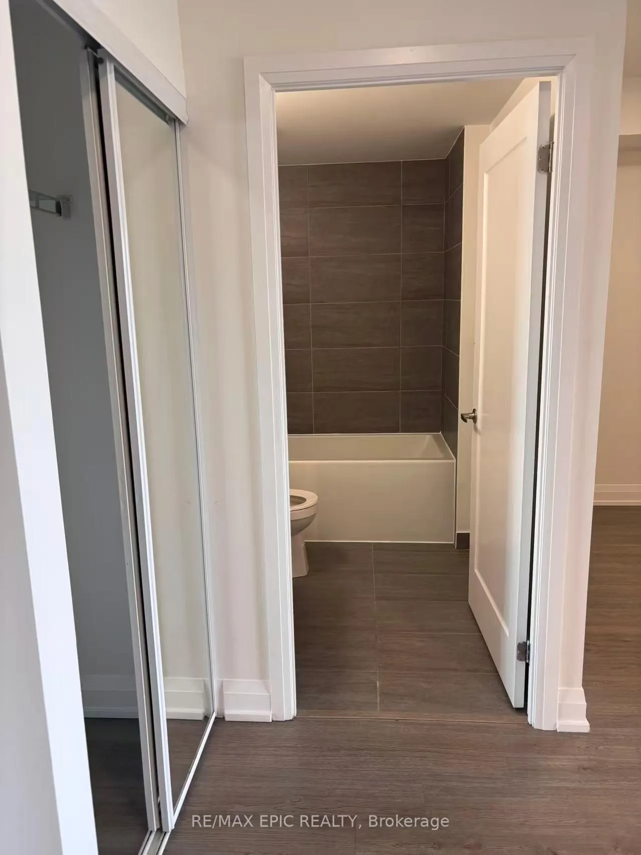 Photo 4 of Unit 1610, 77 Mutual Street, Toronto, Church-Yonge Corridor — HOMEH