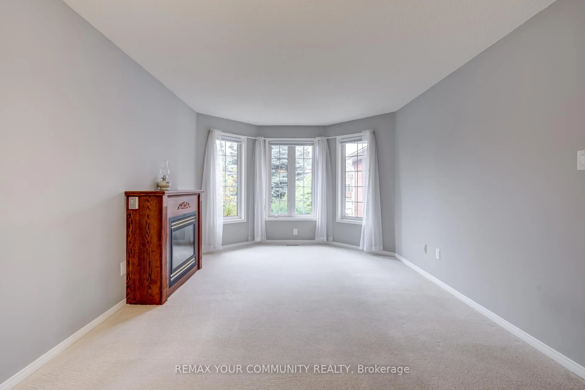 Photo 2 of 47 Mcveigh Drive, Barrie, Northwest — HOMEH