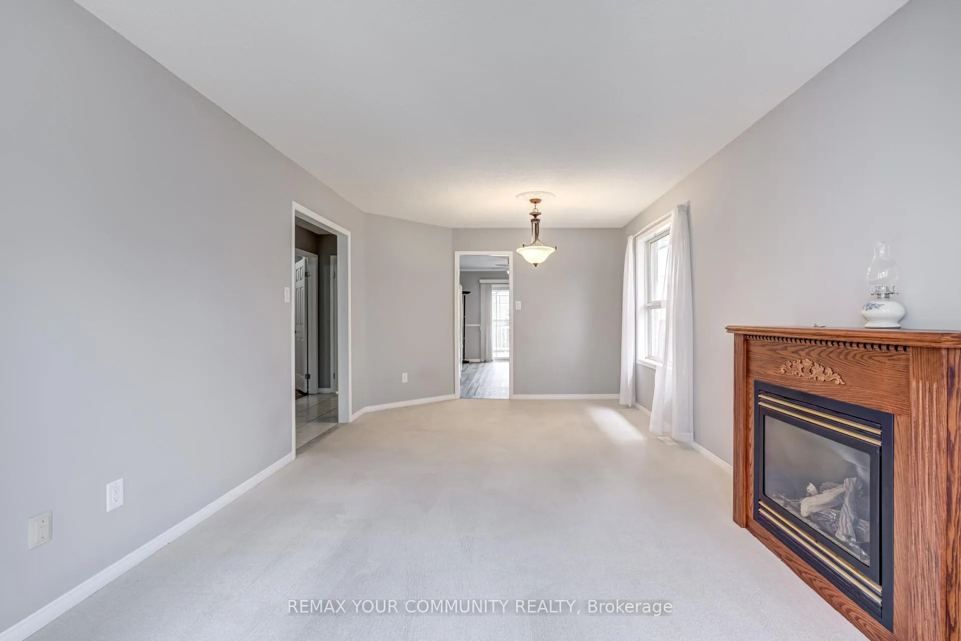 Photo 3 of 47 Mcveigh Drive, Barrie, Northwest — HOMEH