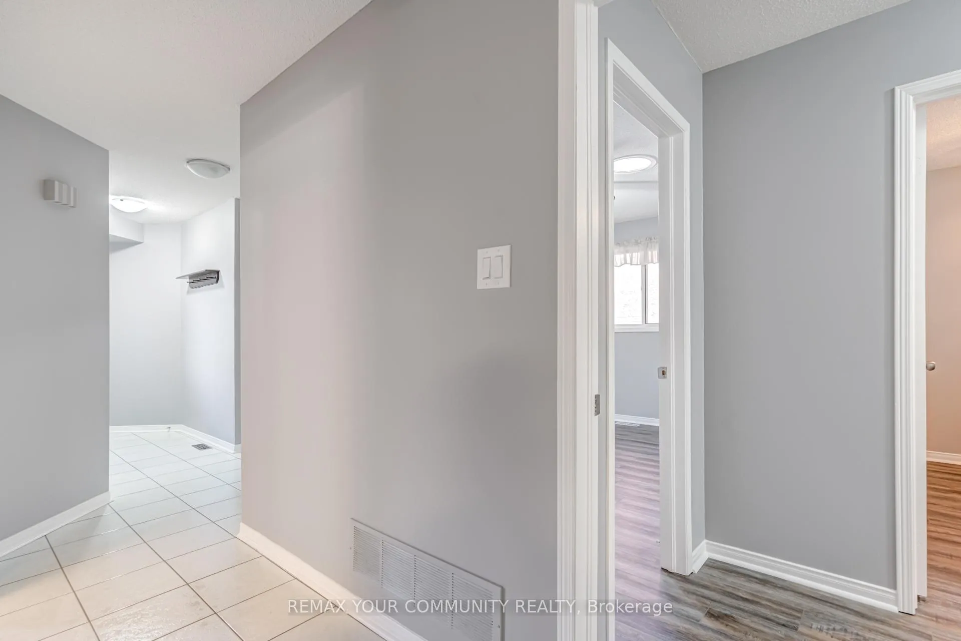 Photo 9 of 47 Mcveigh Drive, Barrie, Northwest — HOMEH