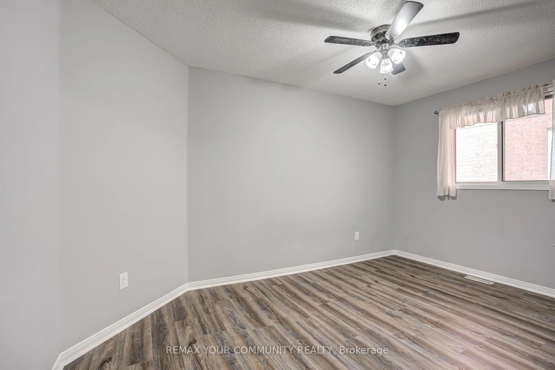 Photo 10 of 47 Mcveigh Drive, Barrie, Northwest — HOMEH