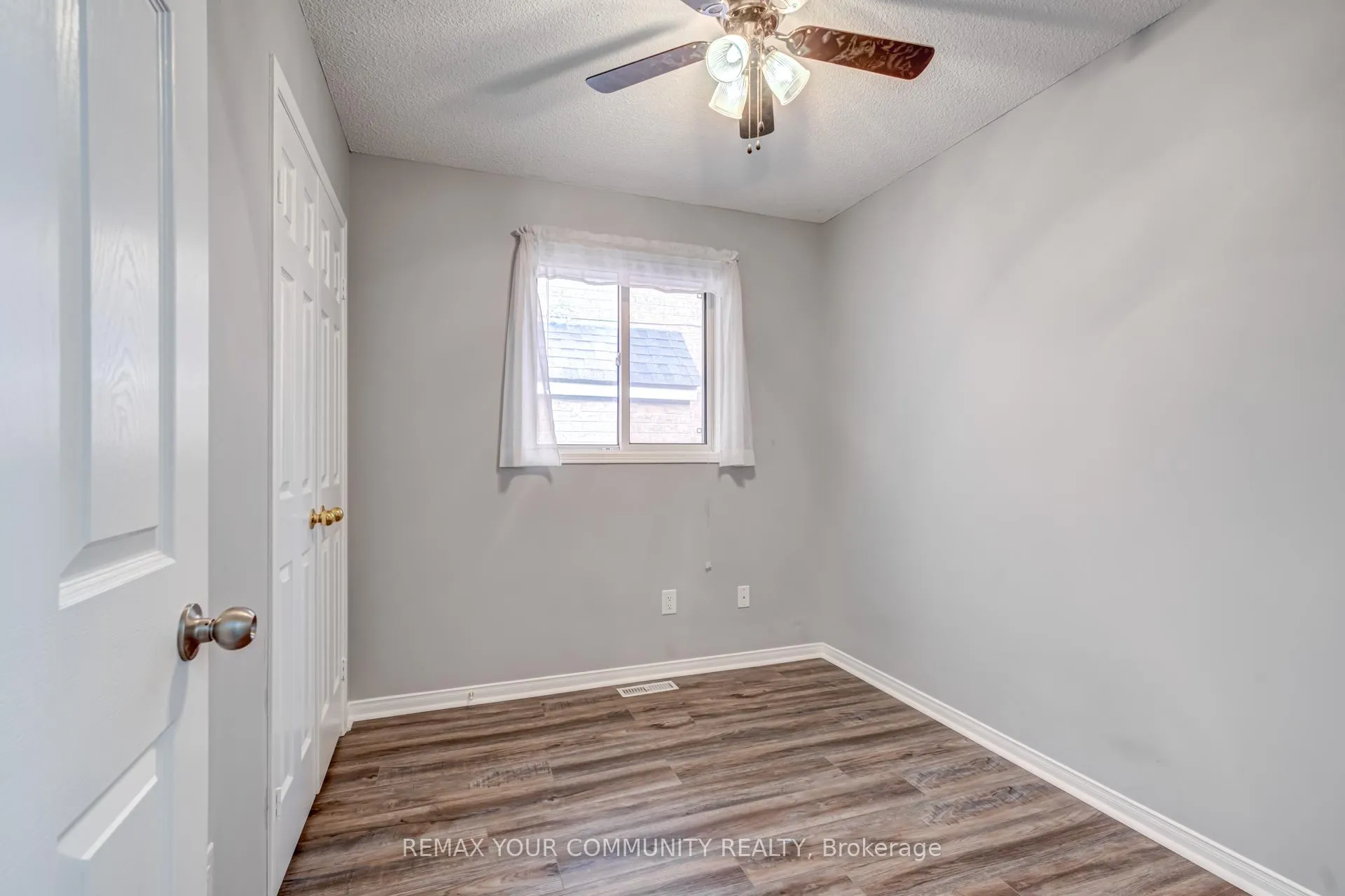 Photo 12 of 47 Mcveigh Drive, Barrie, Northwest — HOMEH