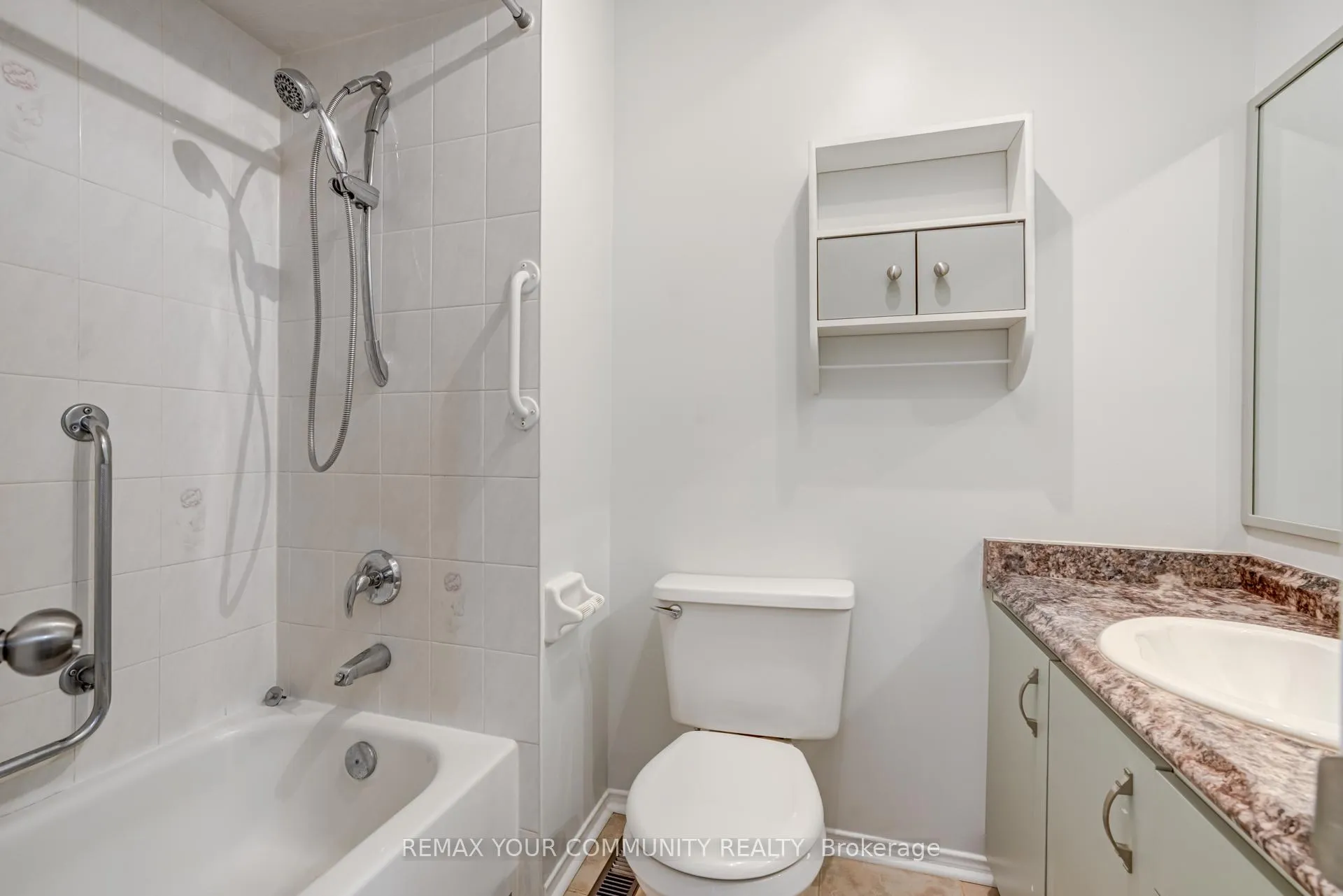 Photo 14 of 47 Mcveigh Drive, Barrie, Northwest — HOMEH