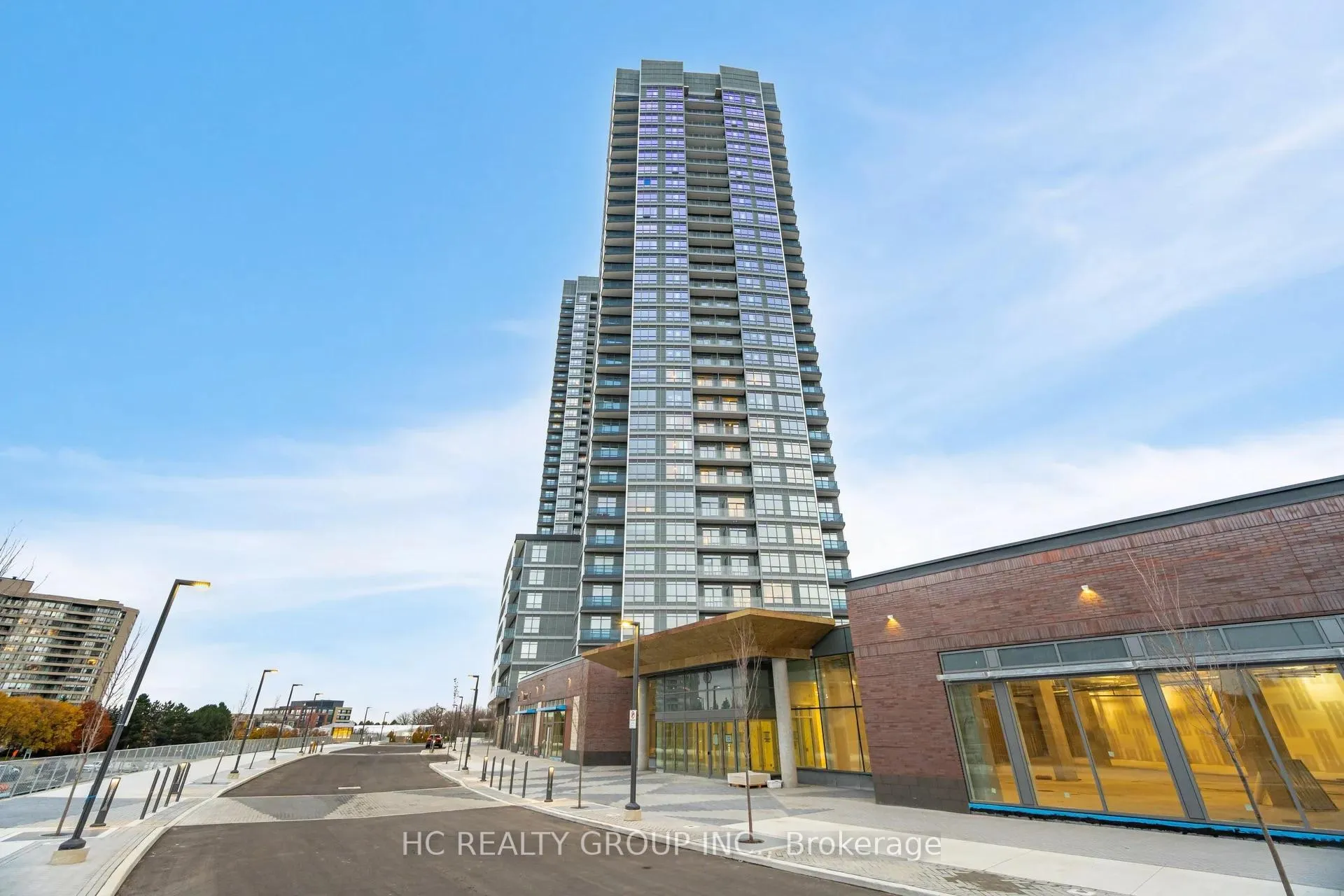 Photo 3 of Unit 1802, 50 Upper Mall Way, Vaughan, Brownridge — HOMEH