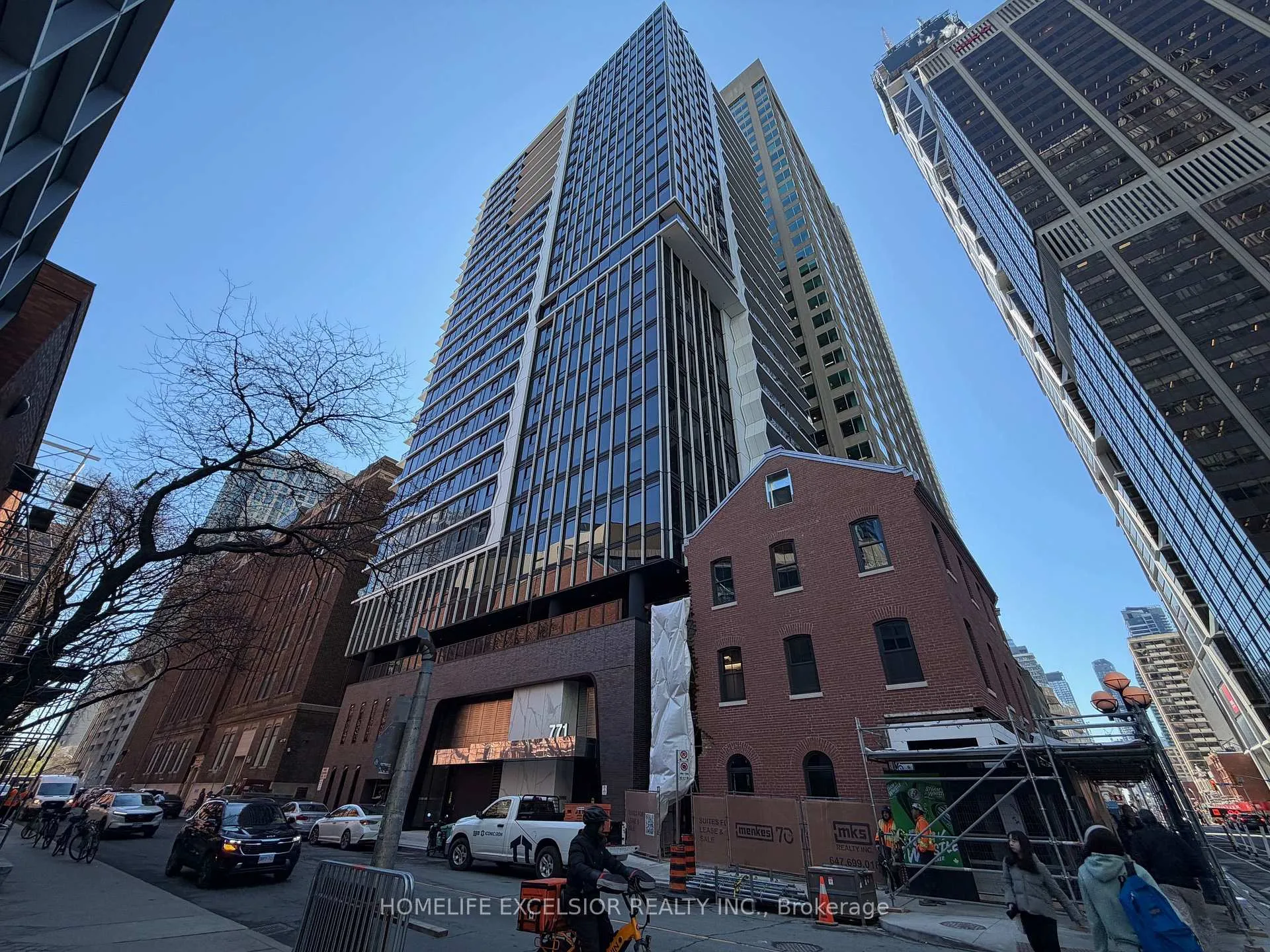 Front of Unit 1208, 771 Yonge Street
