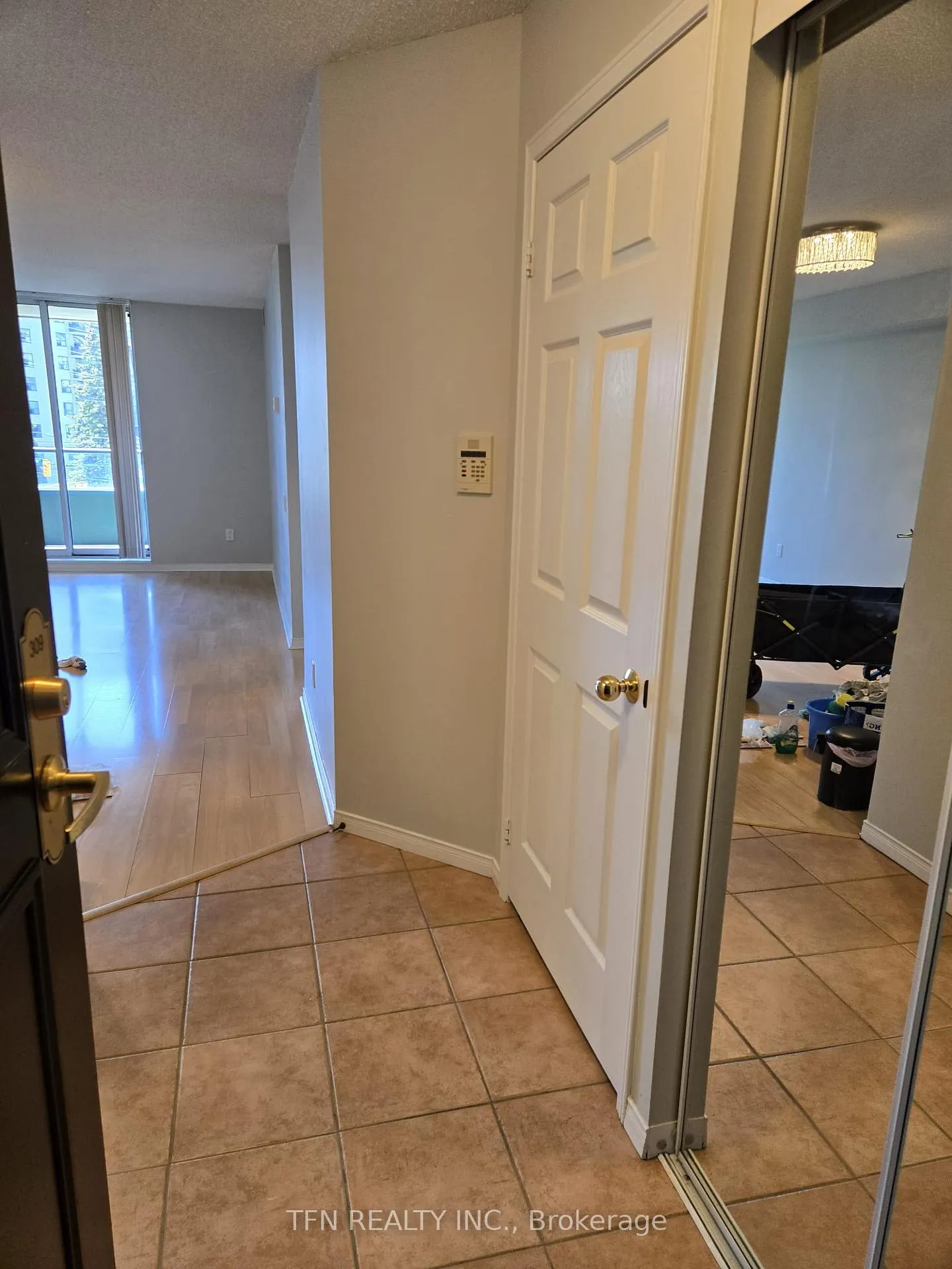 Photo 4 of Unit 309, 1 Emerald Lane, Vaughan, Crestwood-Springfarm-Yorkhill — HOMEH