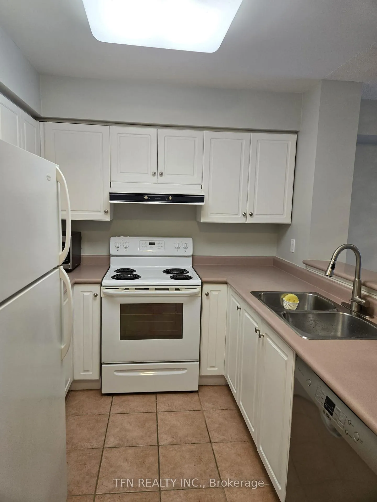 Photo 5 of Unit 309, 1 Emerald Lane, Vaughan, Crestwood-Springfarm-Yorkhill — HOMEH