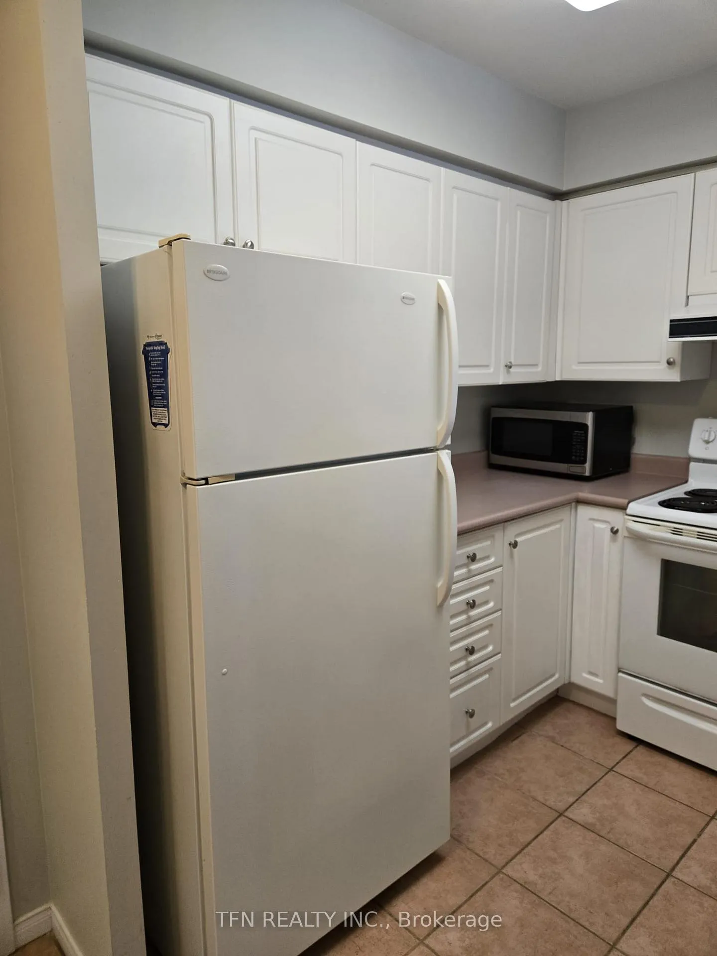 Photo 6 of Unit 309, 1 Emerald Lane, Vaughan, Crestwood-Springfarm-Yorkhill — HOMEH