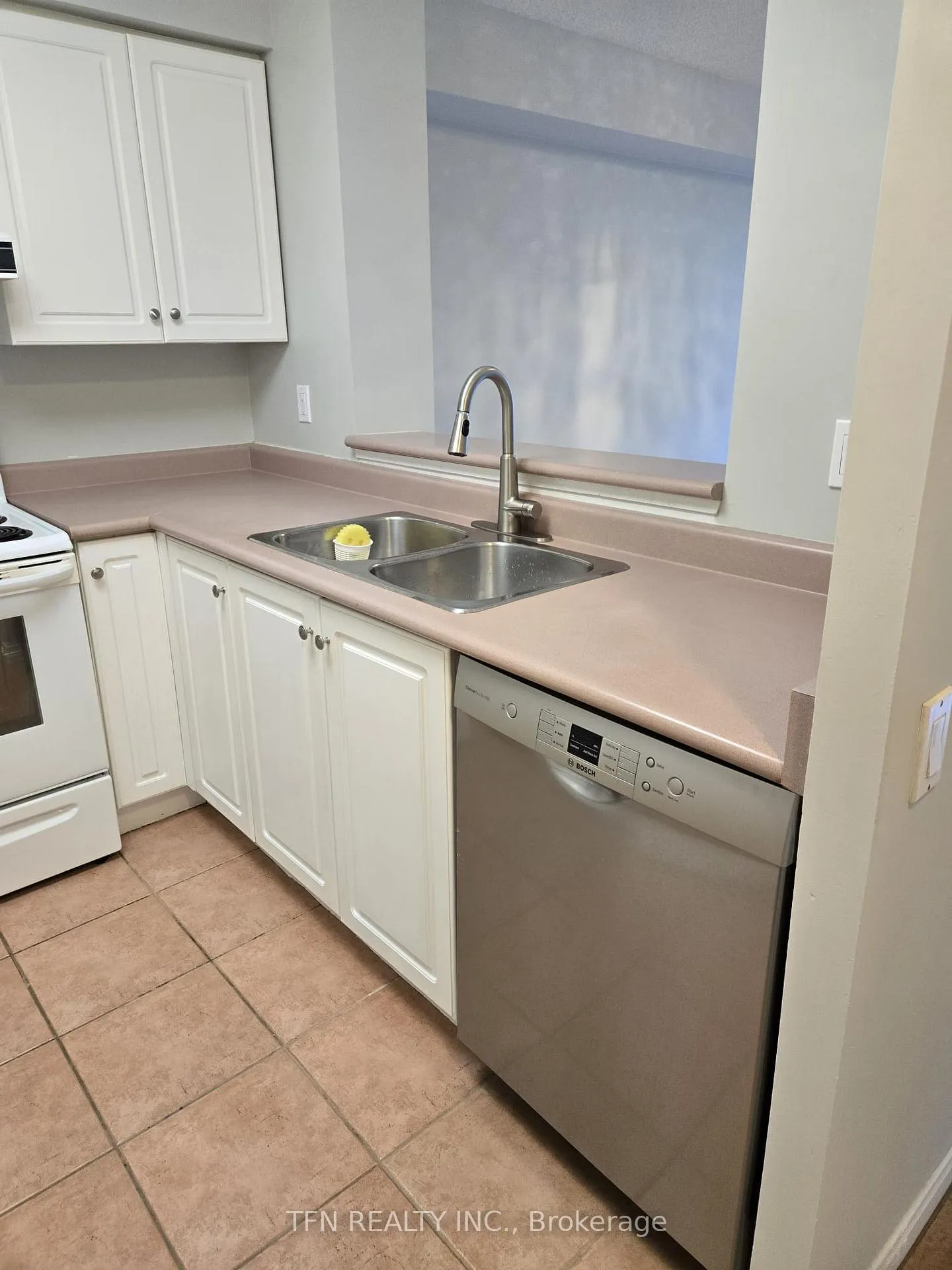 Photo 7 of Unit 309, 1 Emerald Lane, Vaughan, Crestwood-Springfarm-Yorkhill — HOMEH