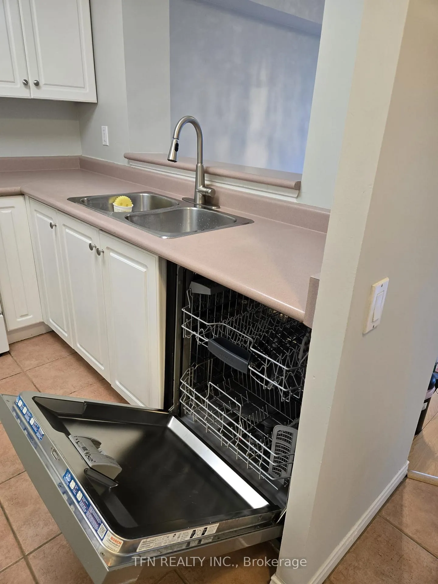 Photo 8 of Unit 309, 1 Emerald Lane, Vaughan, Crestwood-Springfarm-Yorkhill — HOMEH
