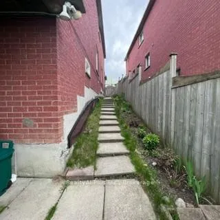 Photo 3 of Unit walk-out basement, 210 Doubtfire Crescent, Markham, Middlefield — HOMEH